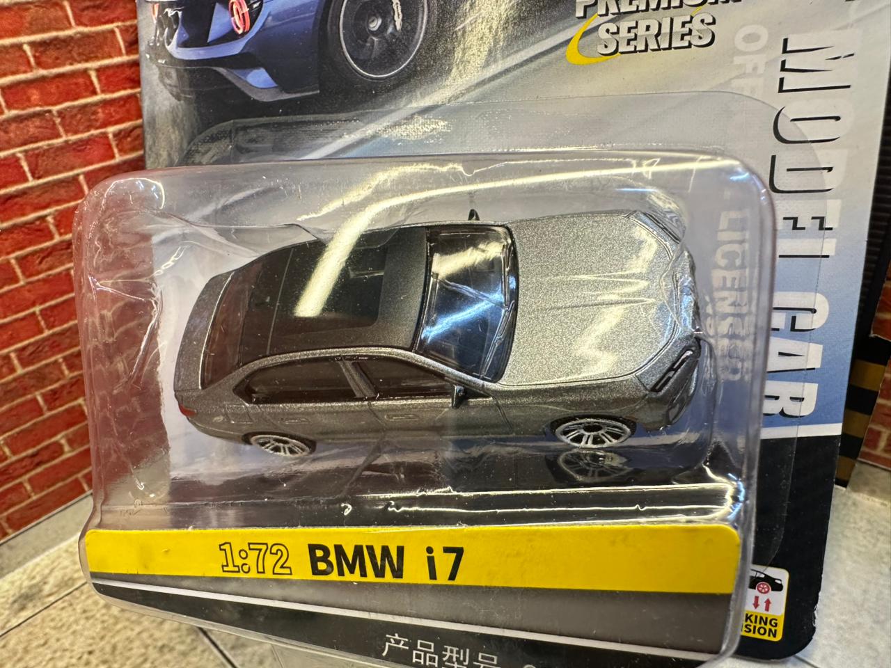 CCA 1:72 Scale BMW i7 Diecast Model Car - GREY Metallic (Working Suspension)