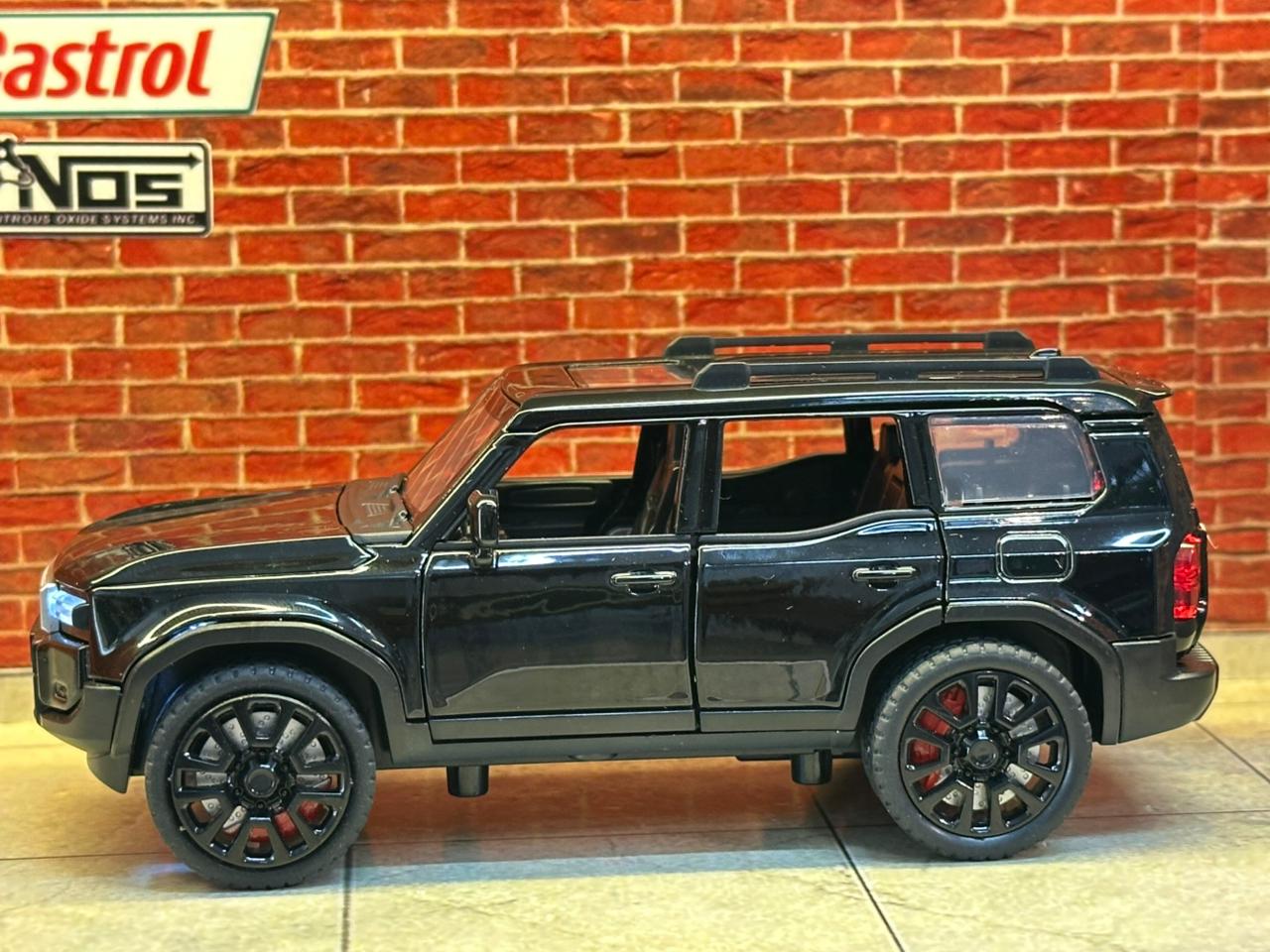 2024 Toyota Land Cruiser (J250 series) 1:32 Scale