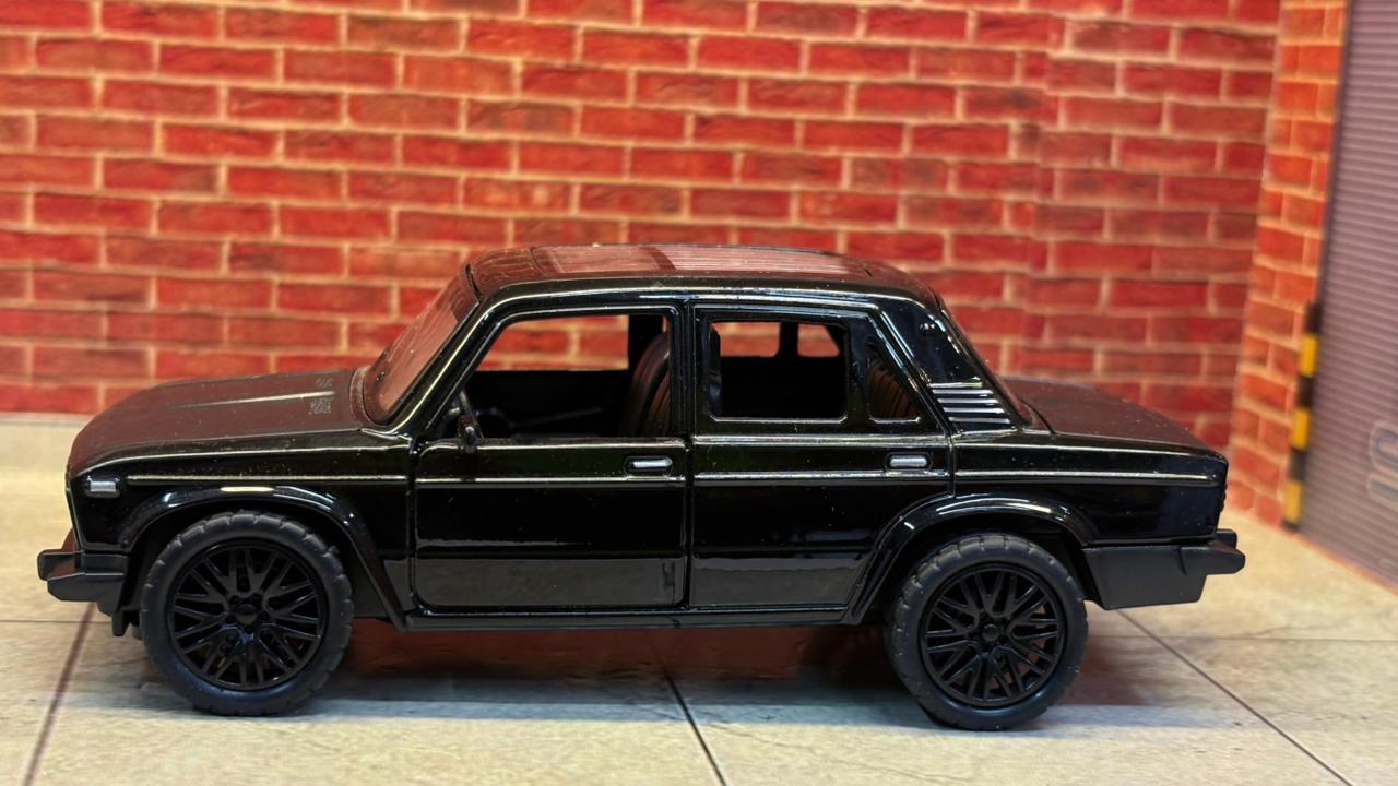 Lada VAZ-2107 1:36 Scale