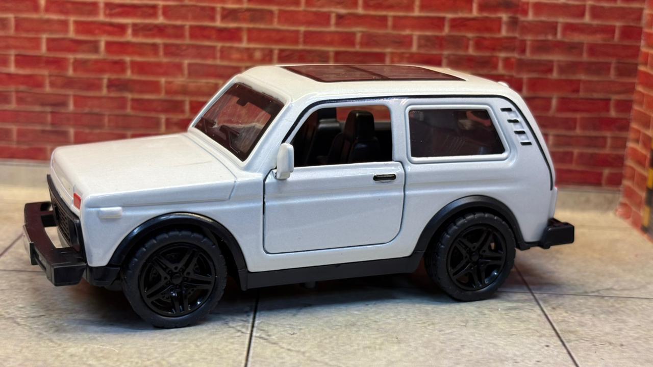 Lada Niva (VAZ-2121) 1:36 Scale