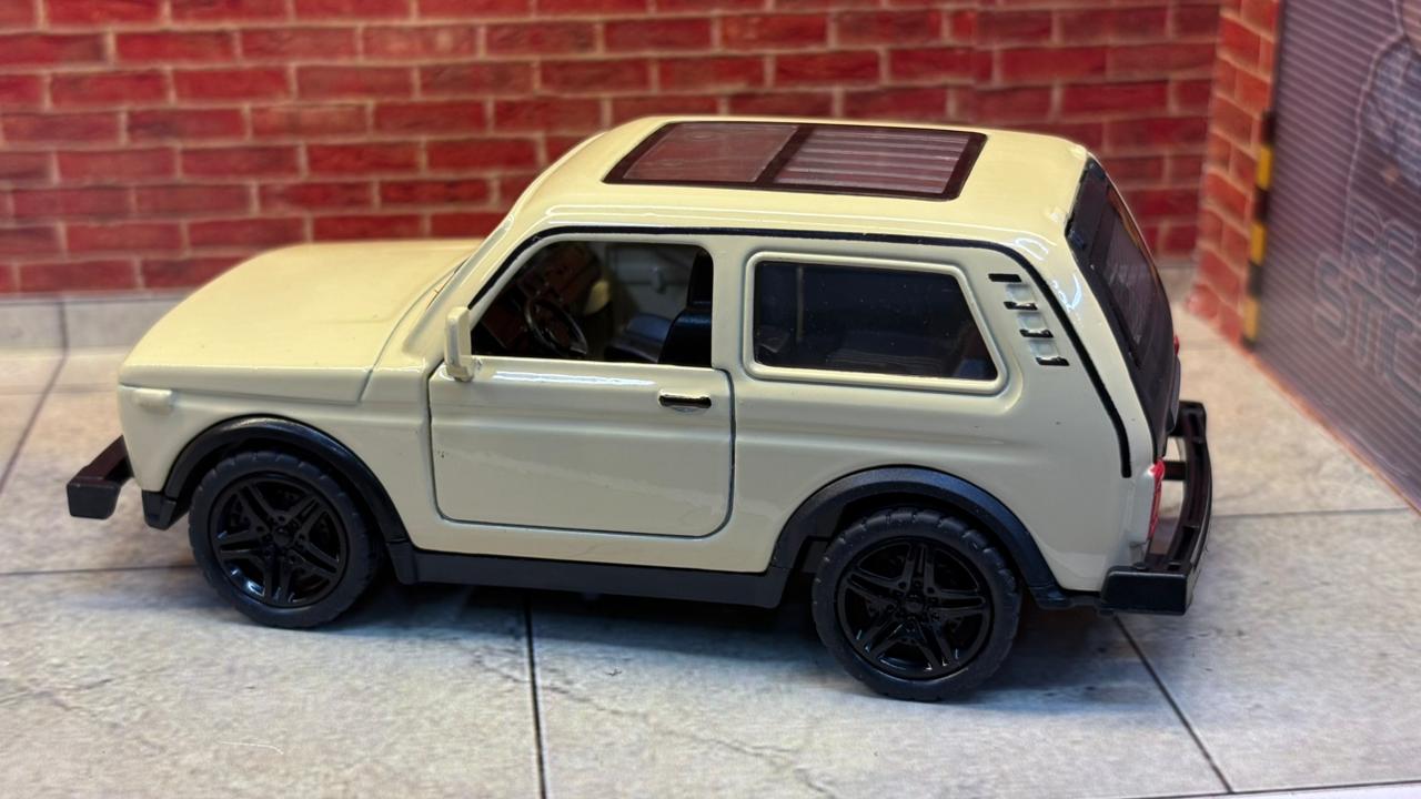 Lada Niva (VAZ-2121) 1:36 Scale