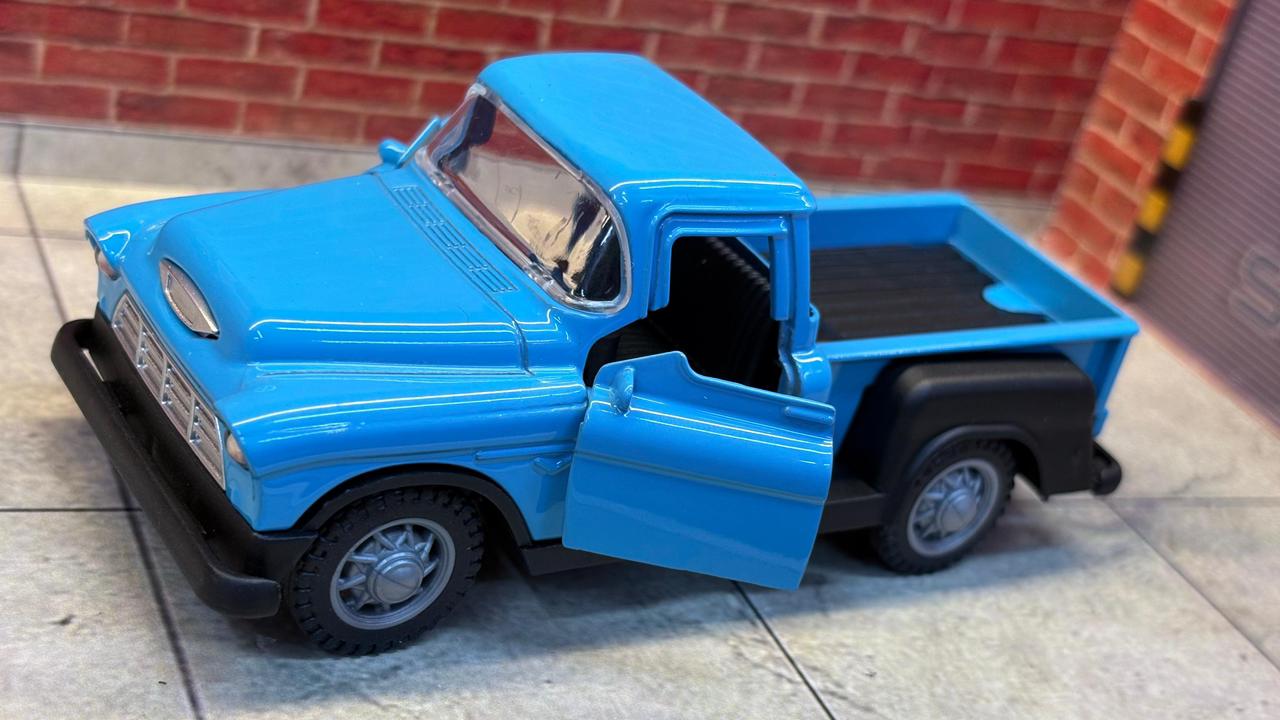 1955 CHEVROLET 3100 STEPSIDE VINTAGE PICKUP TRUCK 1:36 SCALE