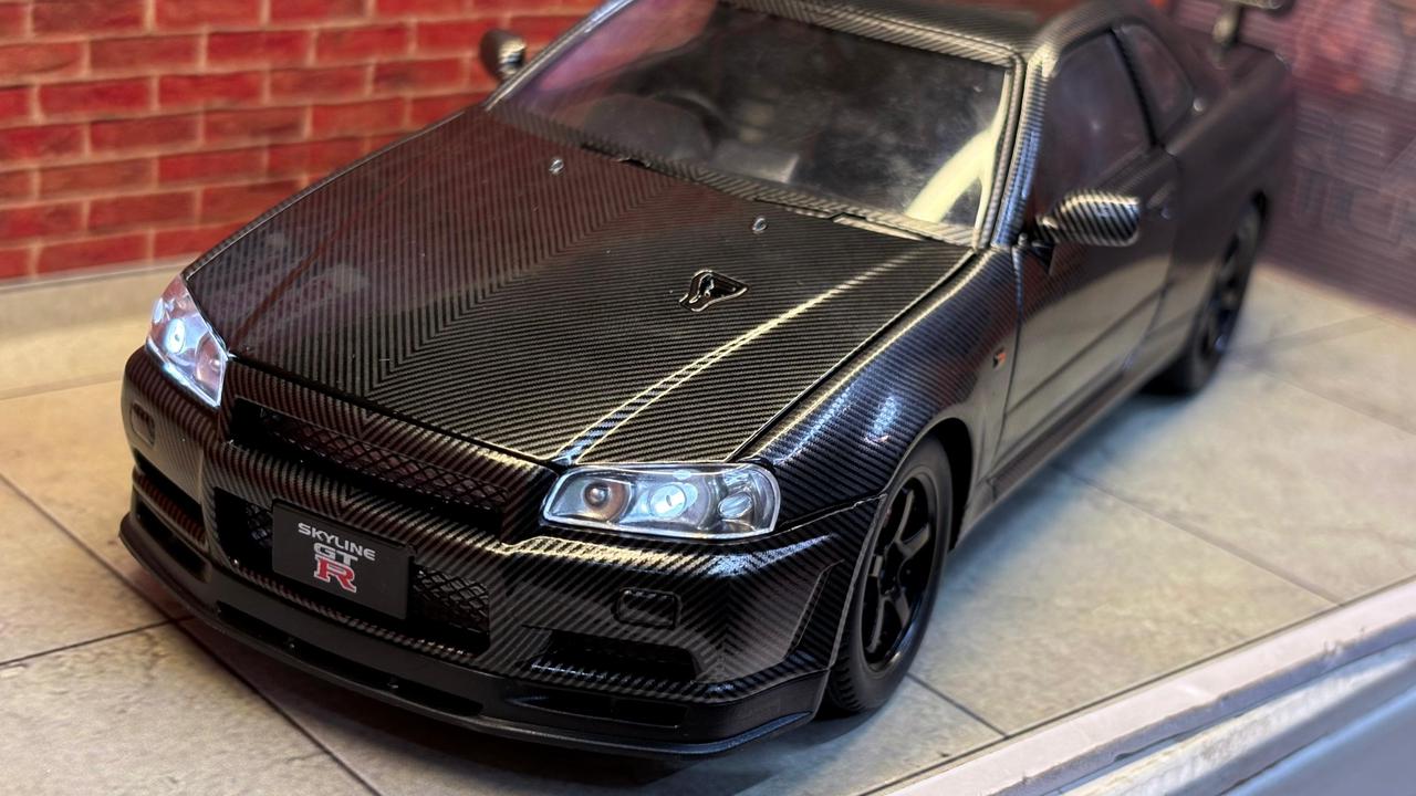 1:24 Nissan Skyline GT-R (R34) – Full Carbon Fiber Edition