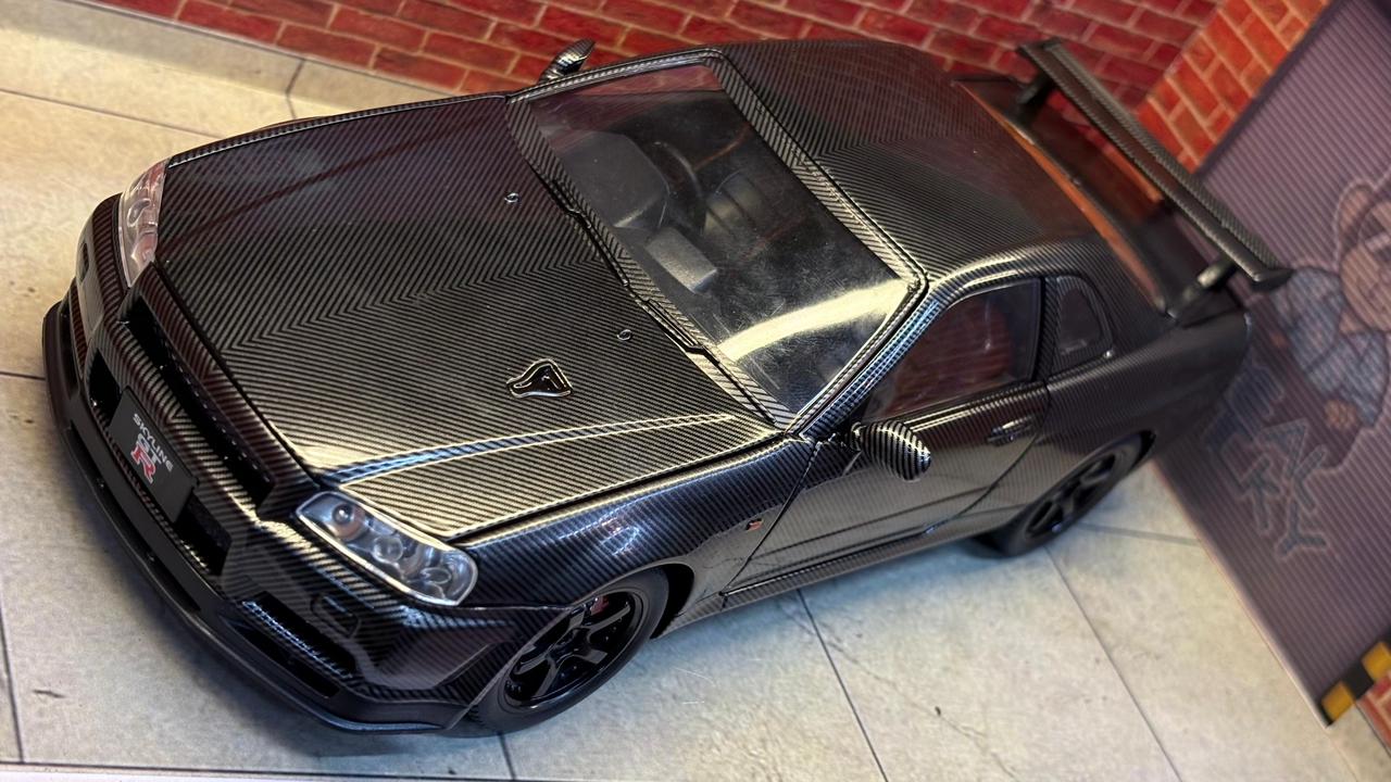 1:24 Nissan Skyline GT-R (R34) – Full Carbon Fiber Edition