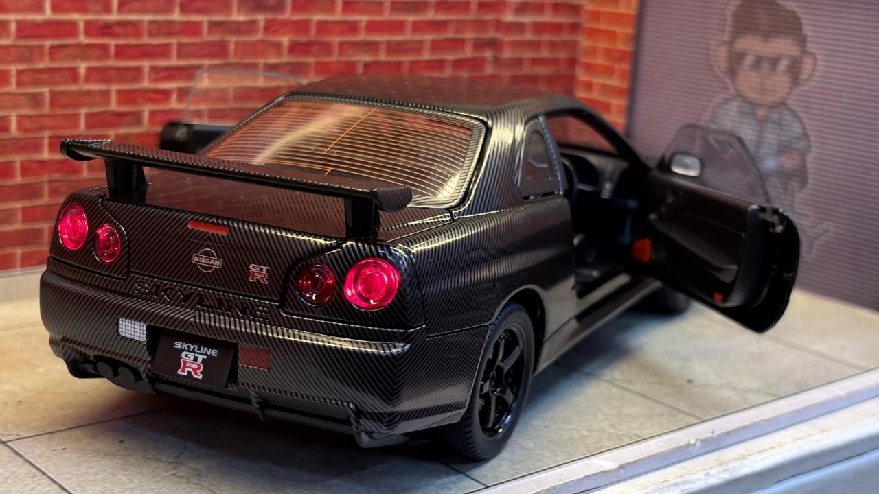 1:24 Nissan Skyline GT-R (R34) – Full Carbon Fiber Edition