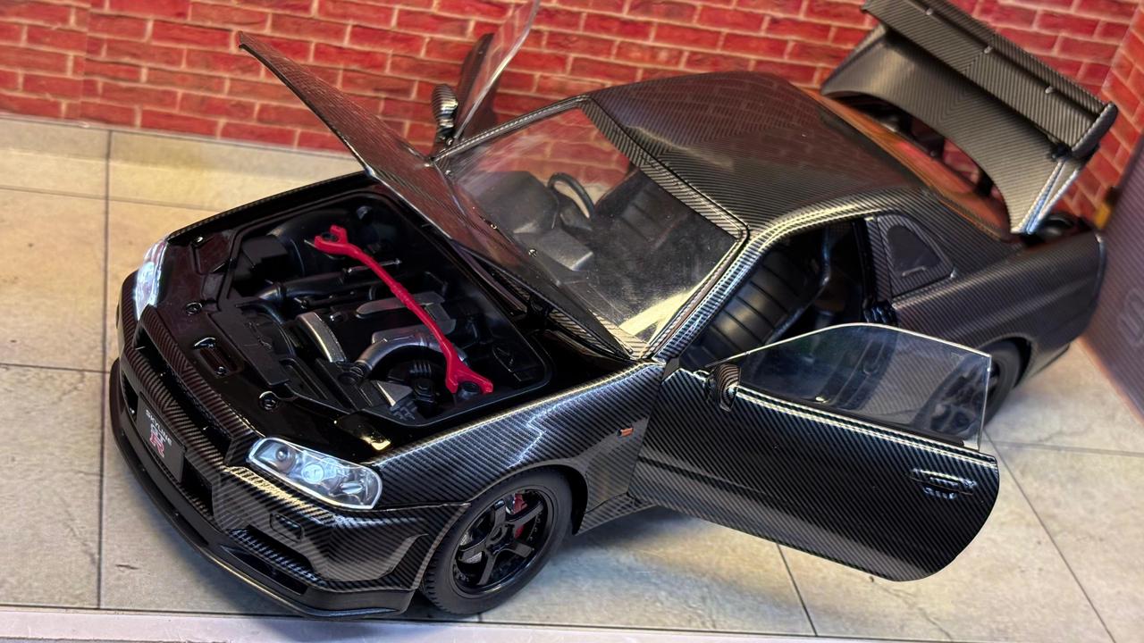1:24 Nissan Skyline GT-R (R34) – Full Carbon Fiber Edition