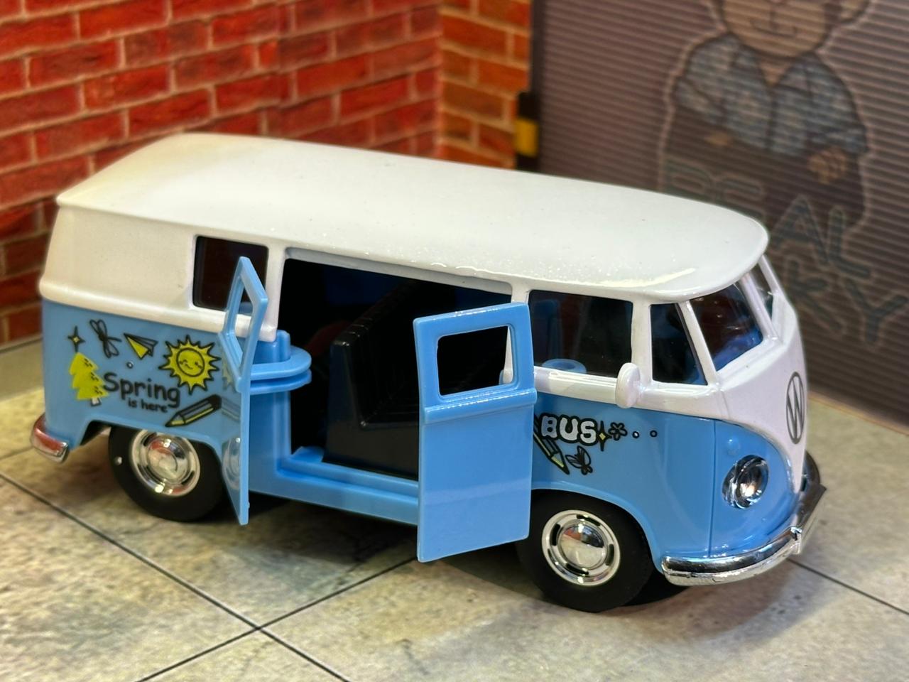 Classic VW Kombi Van - Pop Art & Retro Collection 1:43 Scale