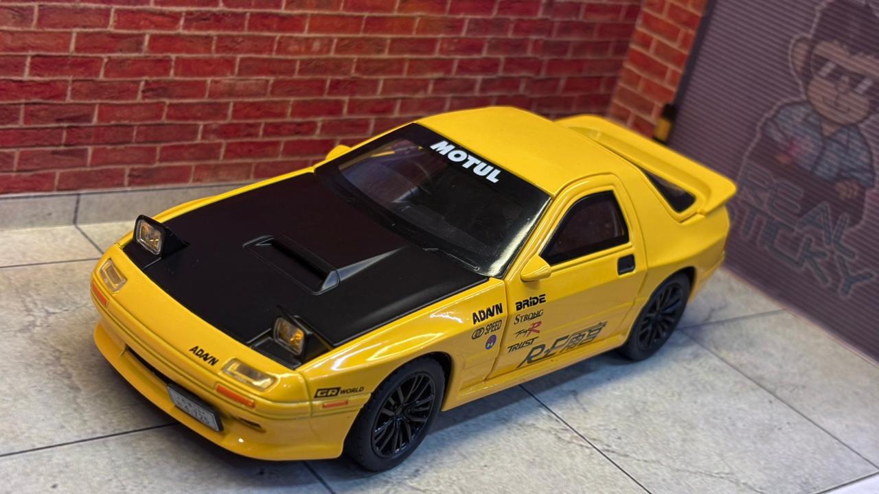 Mazda RX-7 (FC3S) 1:32 Scale