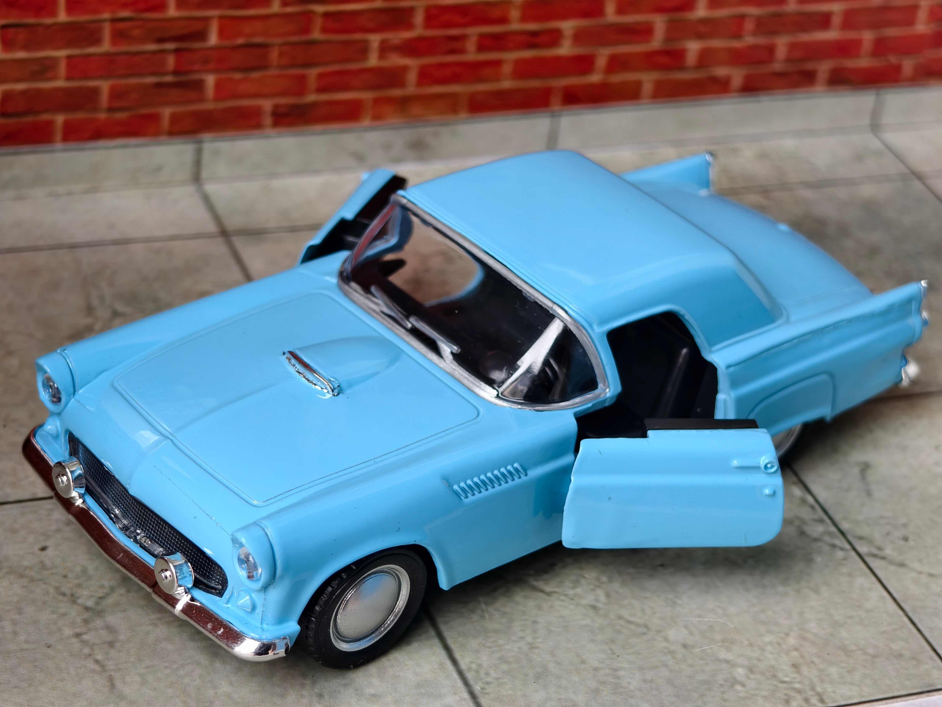 Ford Thunderbird 1955 1:32 Scale
