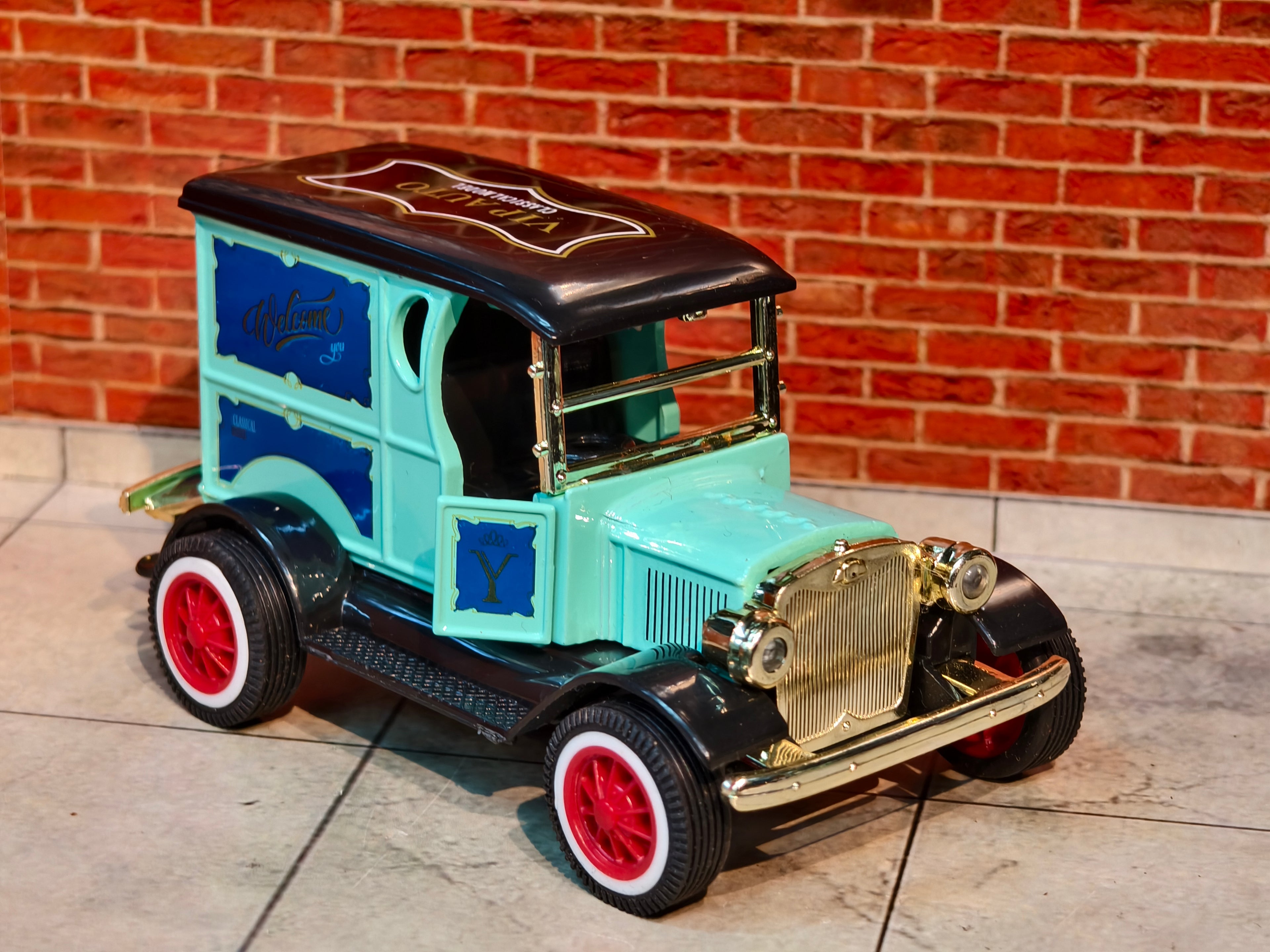 Vintage Ford Model T Delivery Van Diecast 1:36 Scale Model Car – Classic Retro Collectible