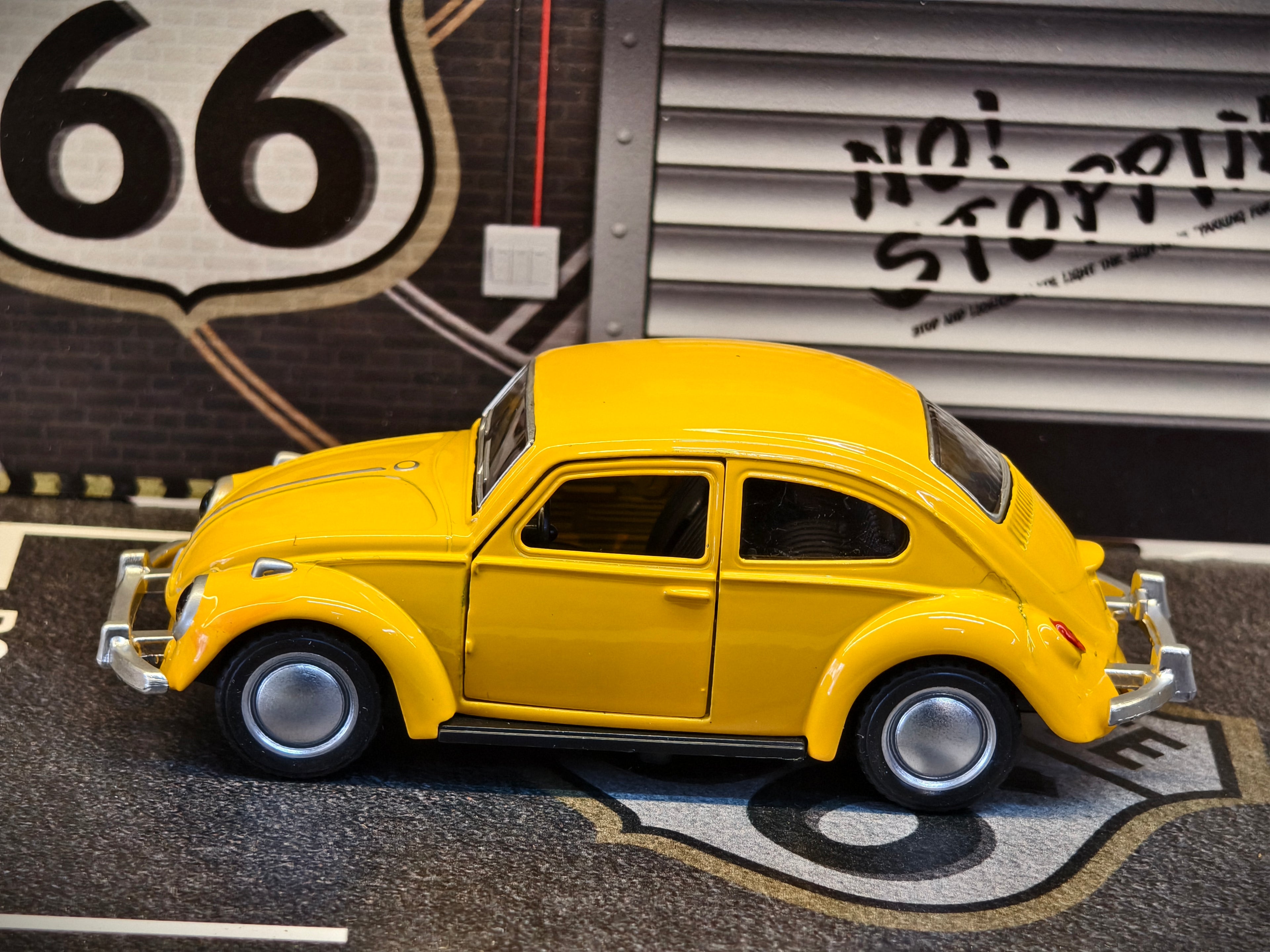 Beetle 1:36 Scale Door Openable Car