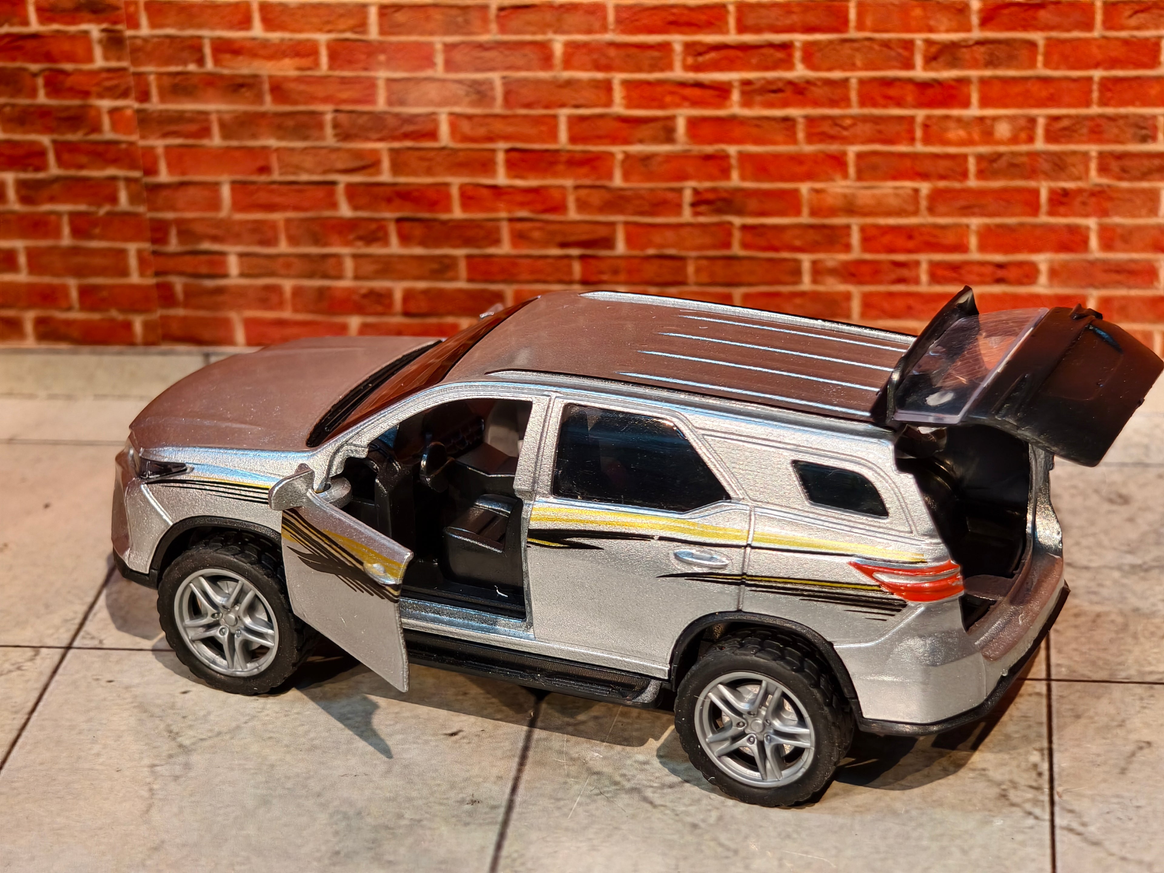 Fortuner 1:36 Scale 3 Door Openable with Light & Sound