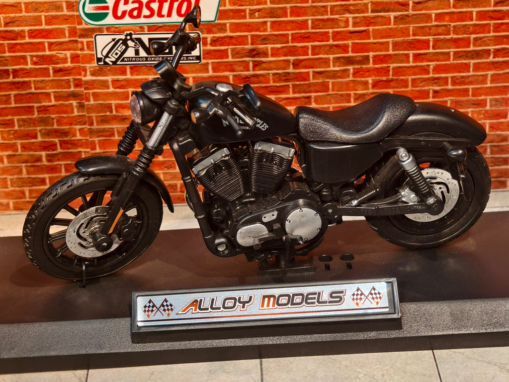 Harley-Davidson Sportster Iron 883 1:12 Scale