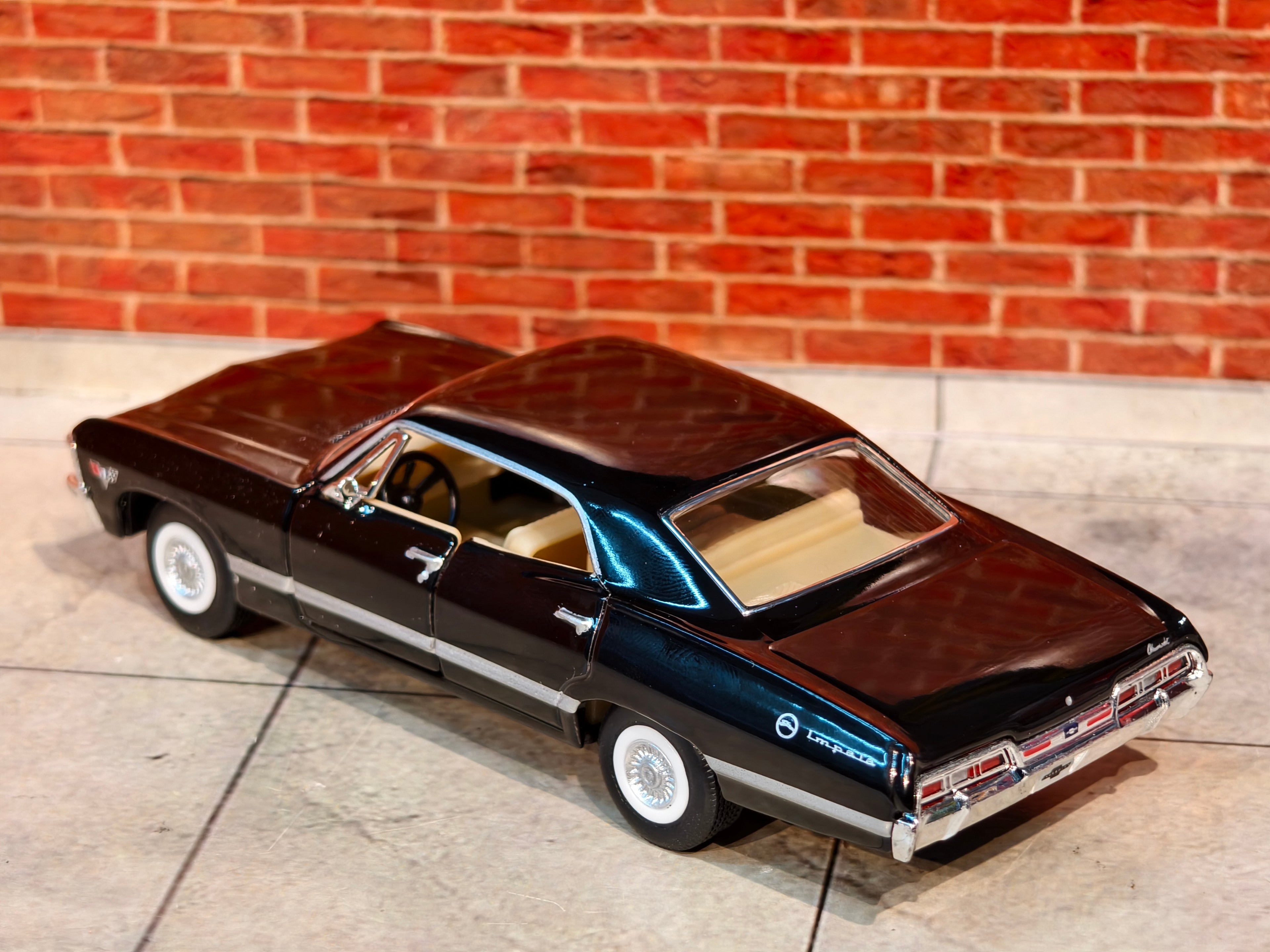 Kinsmart Official Licensed 1967 CHEVROLET IMPALA 1:43 Scale