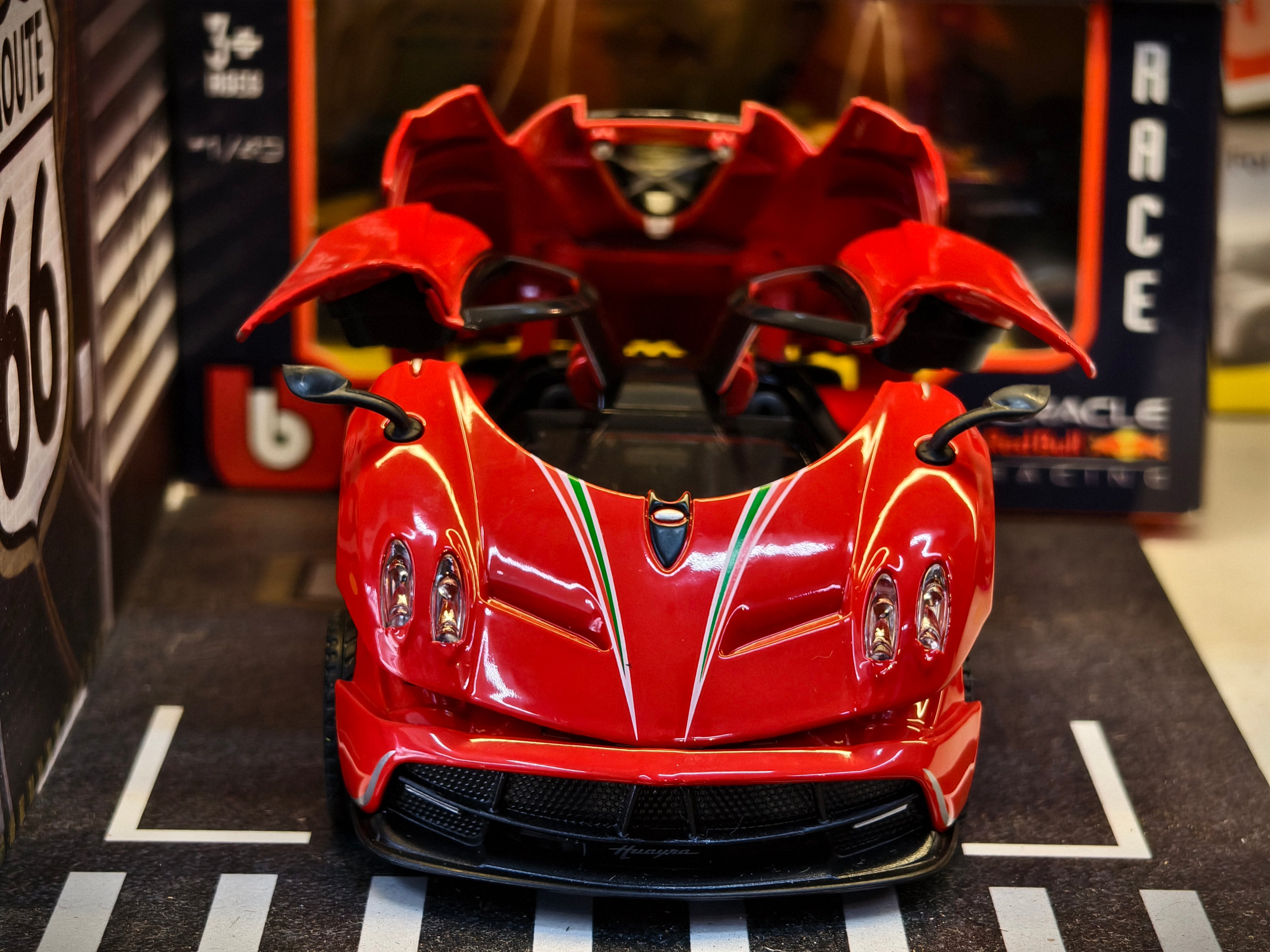 Pagani Huayra Roadster BC 1:32 Scale