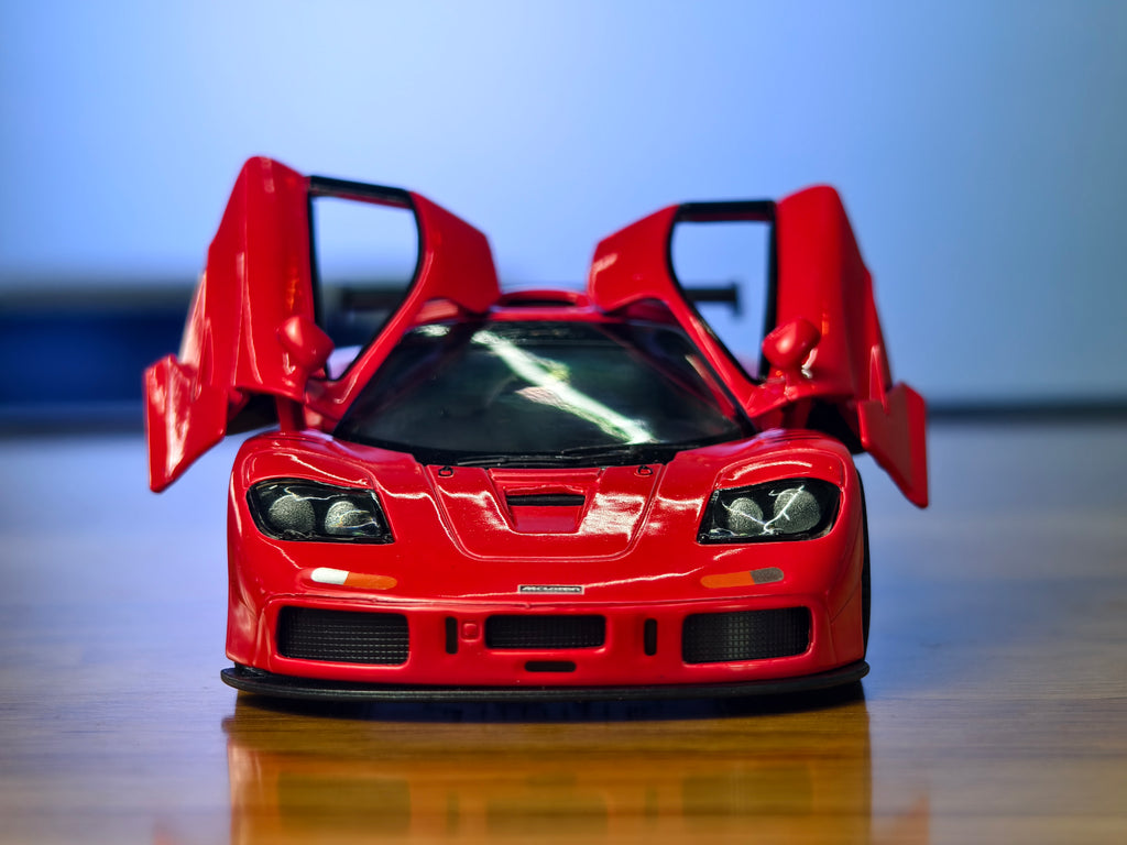 Kinsmart Official Licensed 1995 McLaren F1 GTR 1:34 Scale