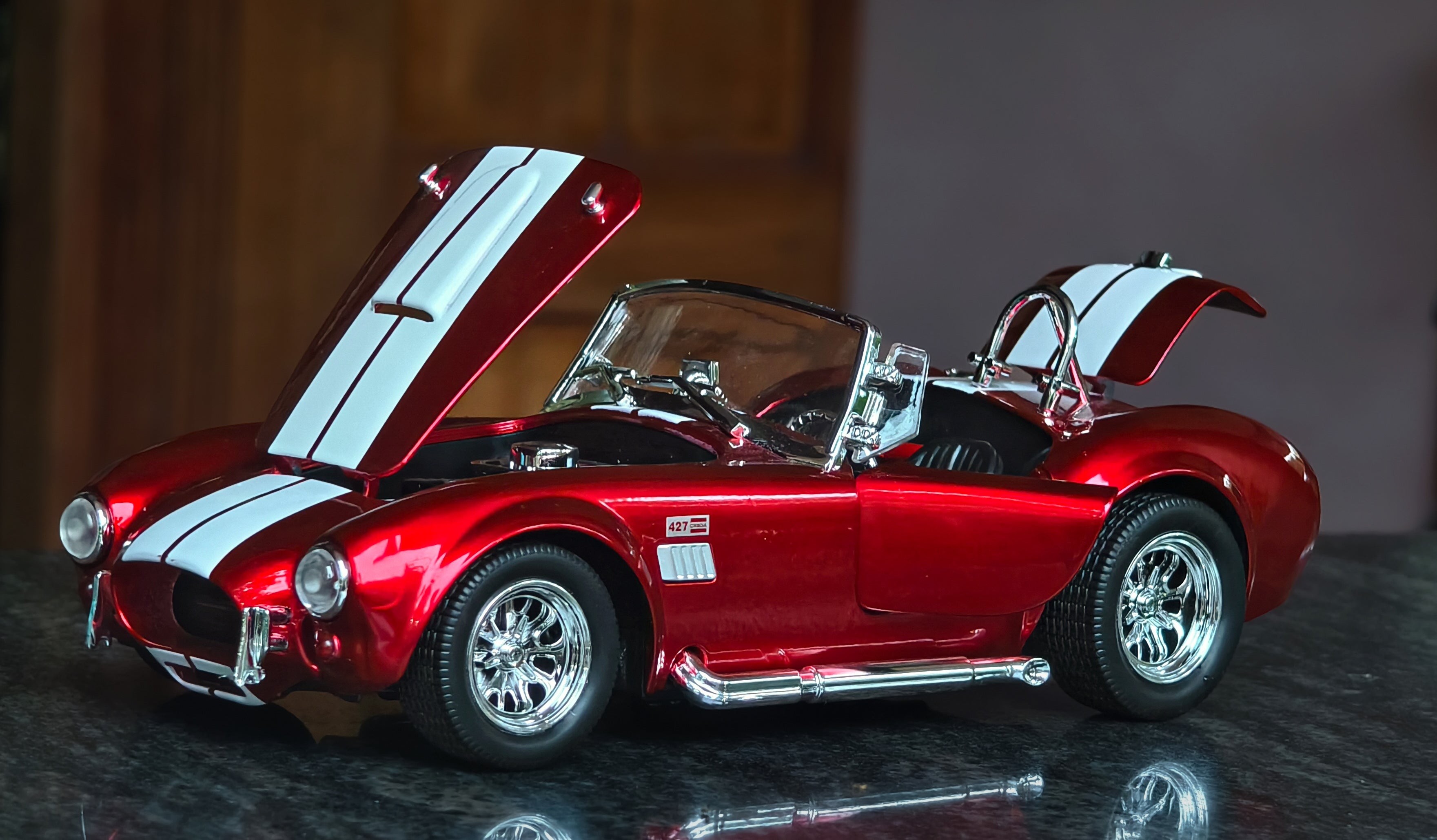 1965 Shelby Cobra 427 S/C 1:24 Scale Premium Detailing