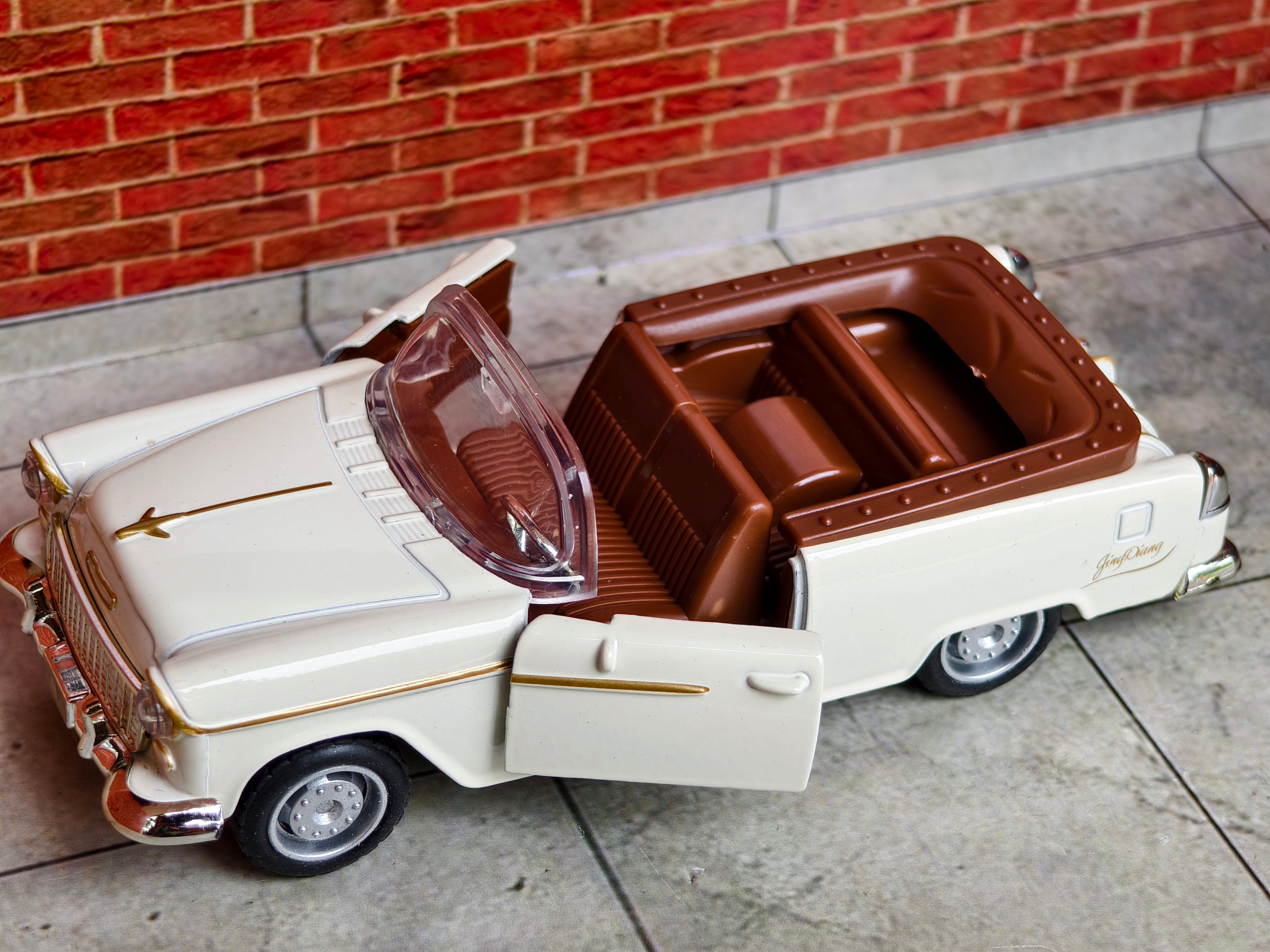 1955 Chevrolet Bel Air Convertible 1:32 Scale Premium Detailing with Light and Sound Box Piece