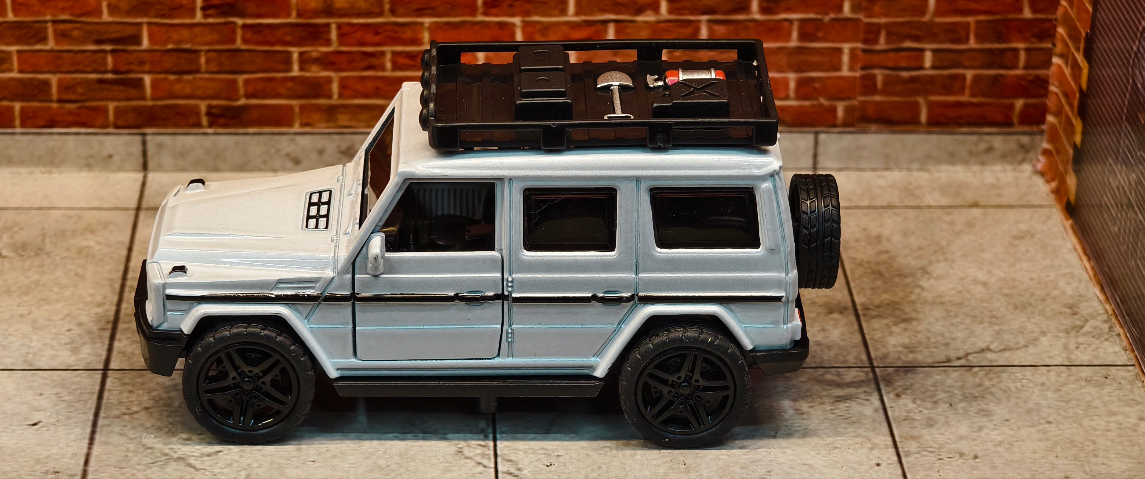 Mercedes-Benz G-Class (White) Offroad 1:39 Scale