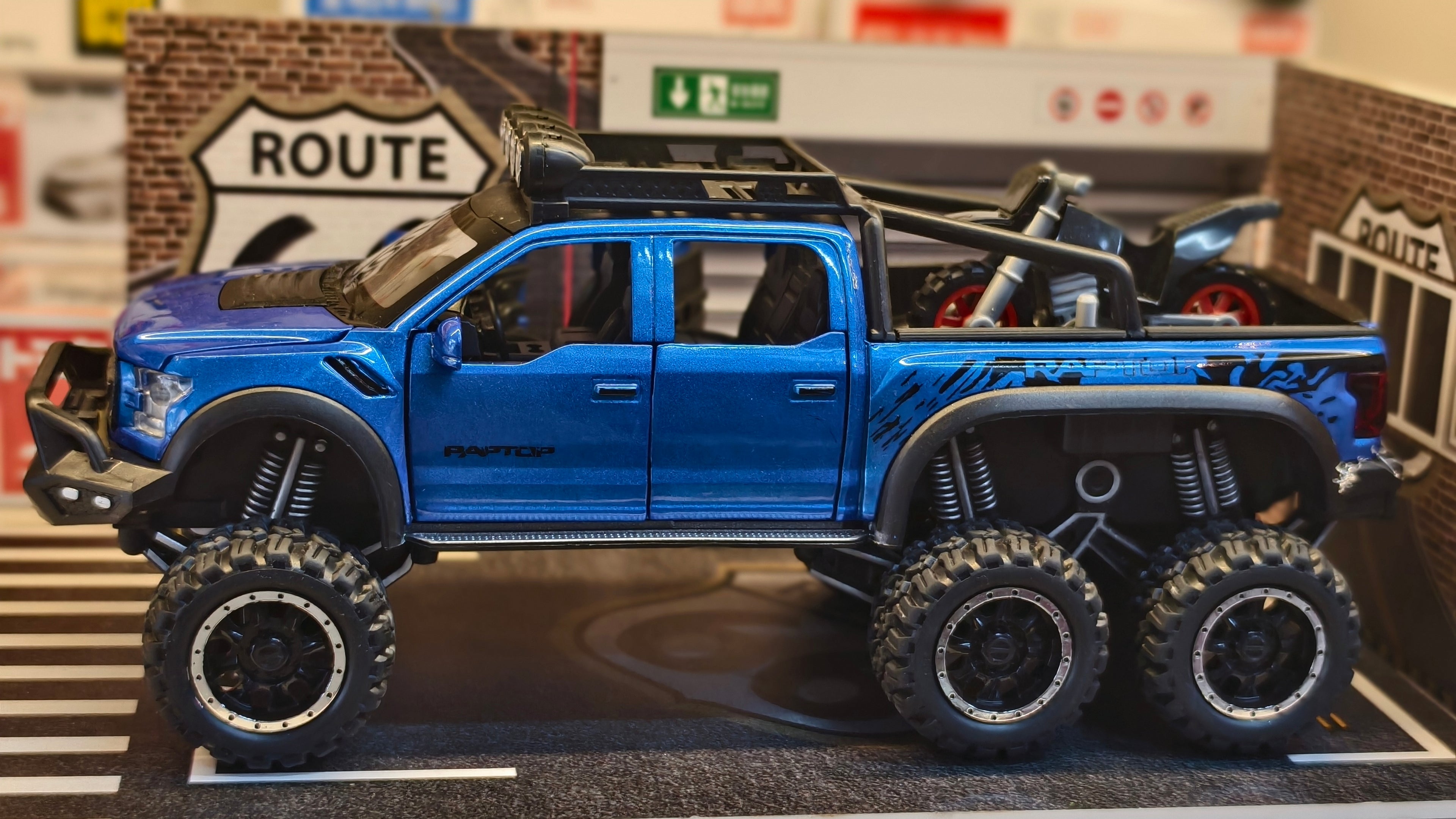 Ford Raptor 1:28 Scale with Detachable Bike