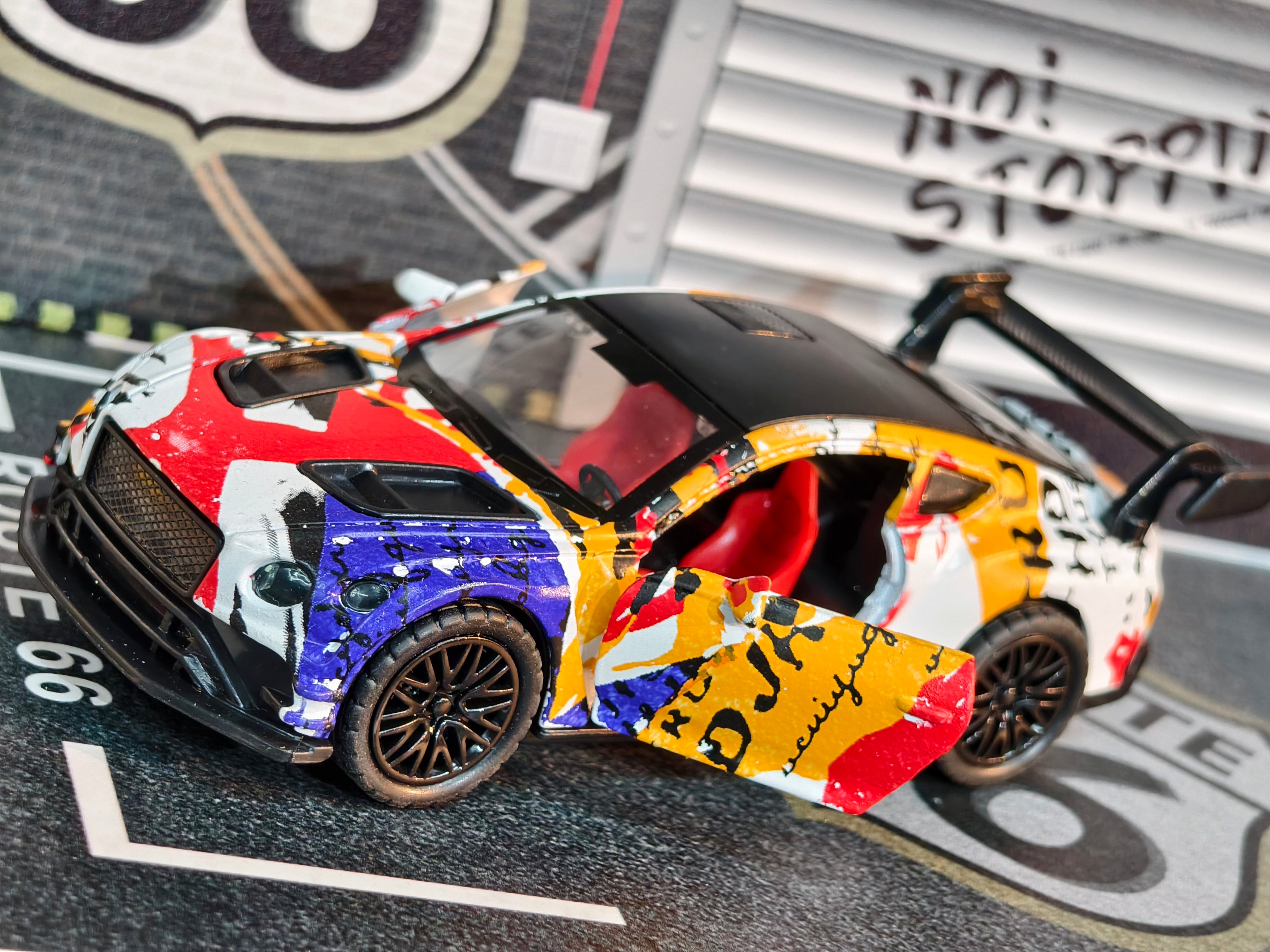 Graffiti Edition Diecast Car 1:36 Scale Box Piece with Light & Sound Simulation
