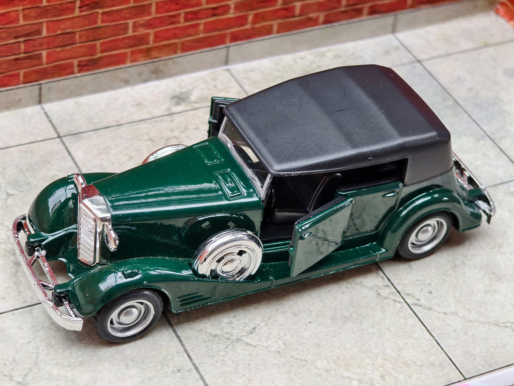 1930s-era Cadillac V16 1:32 Scale Vintage Car
