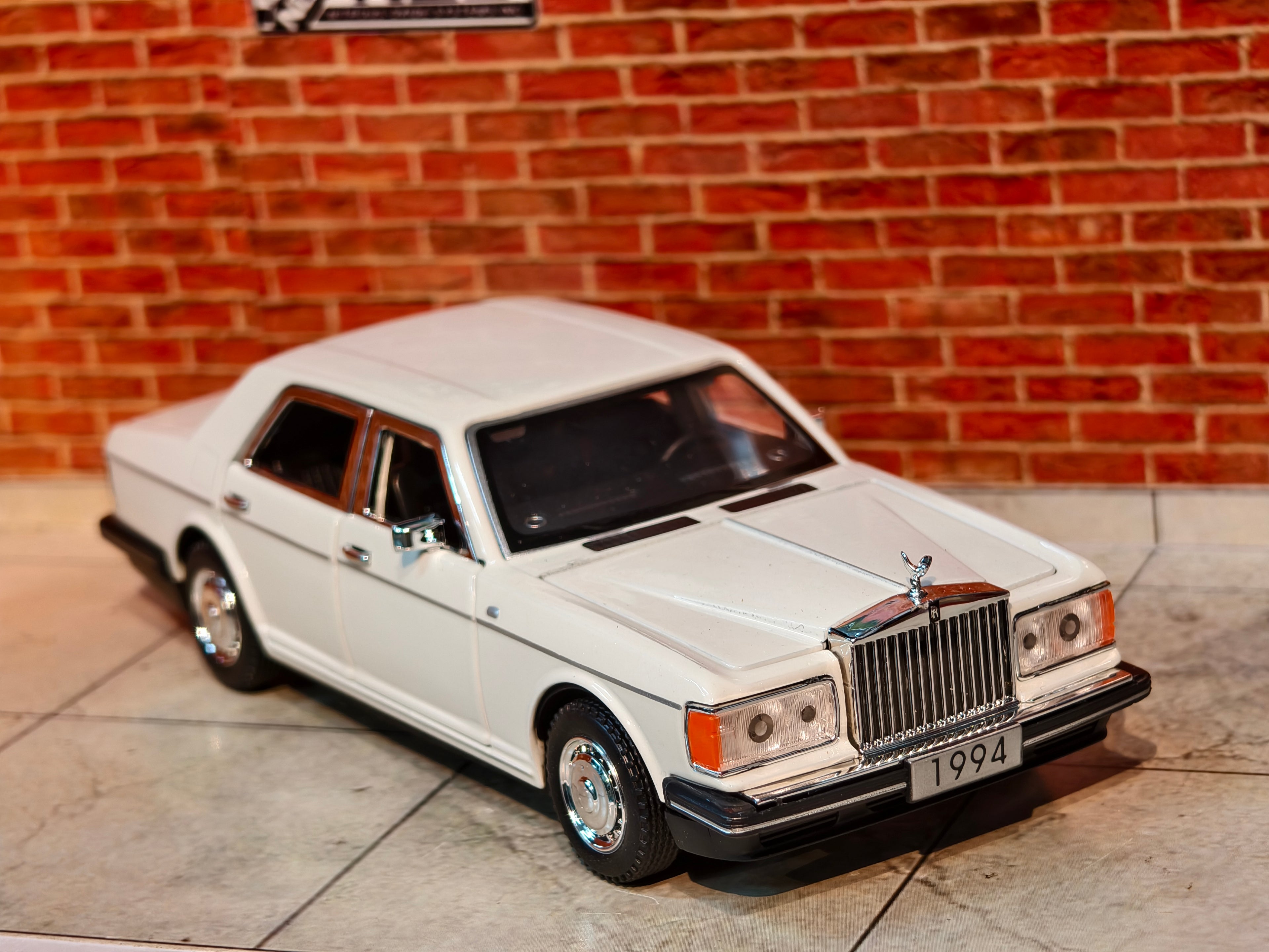 Classic Rolls Royce Silver Spur 1:32 Scale Premium Detailing