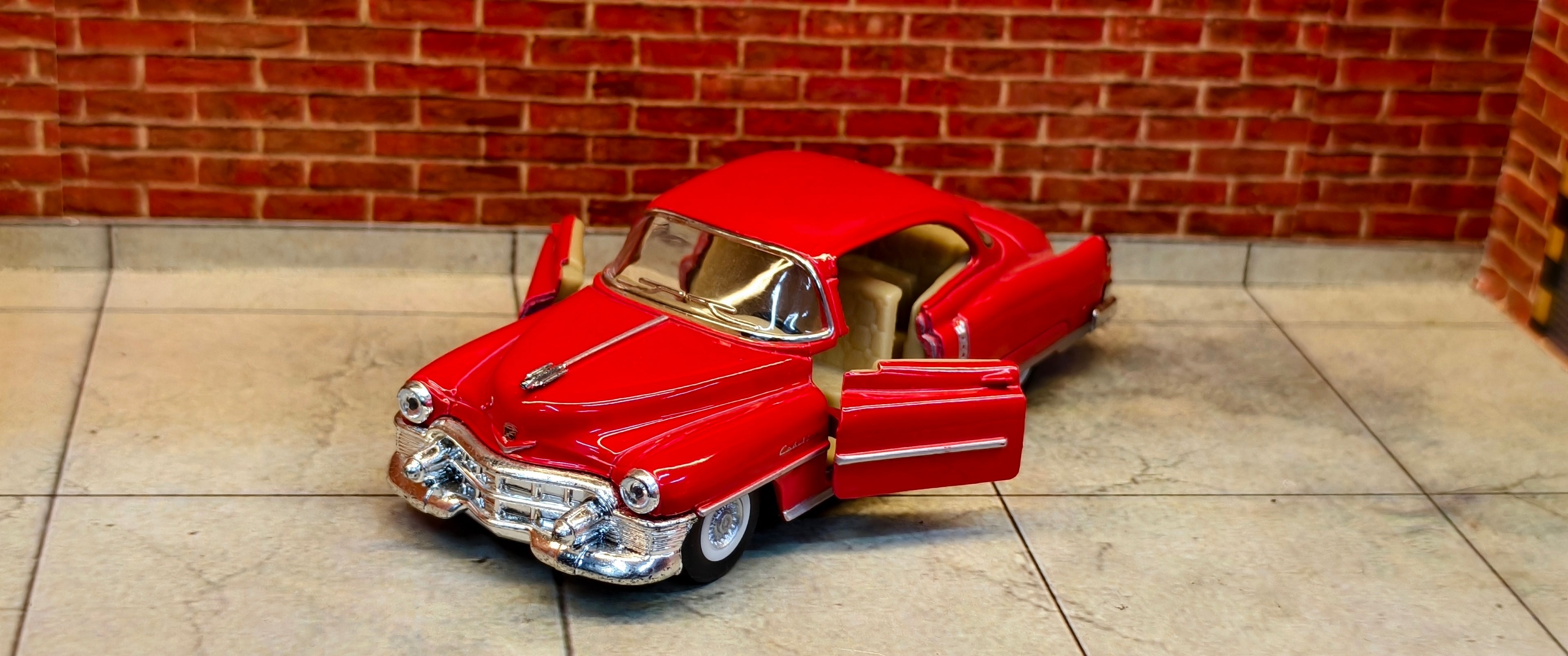 Kinsmart Official Licensed 1953 Cadillac Series 62 1:36 Scale