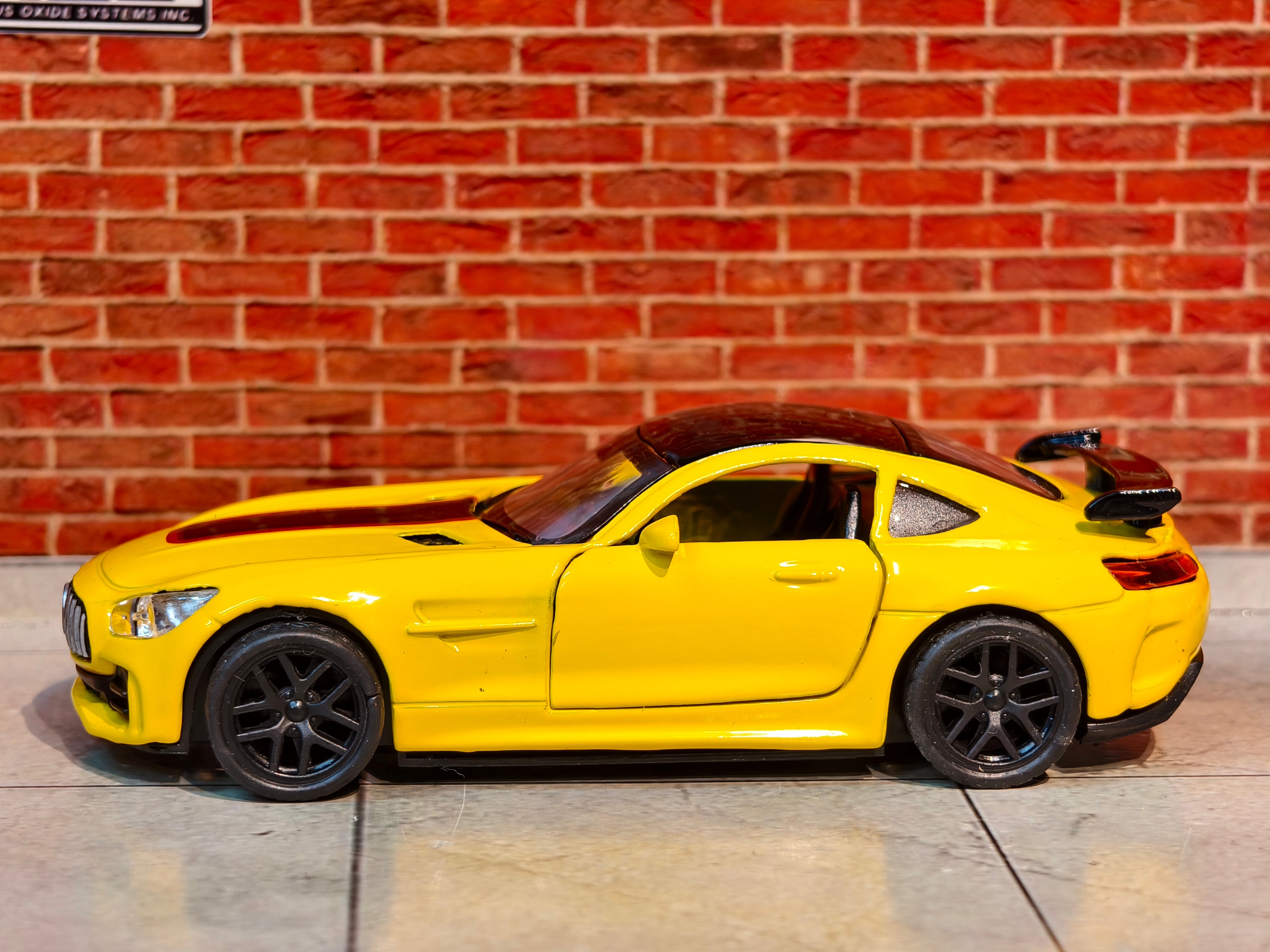 Mercedes-AMG GT 1:36 SCALE