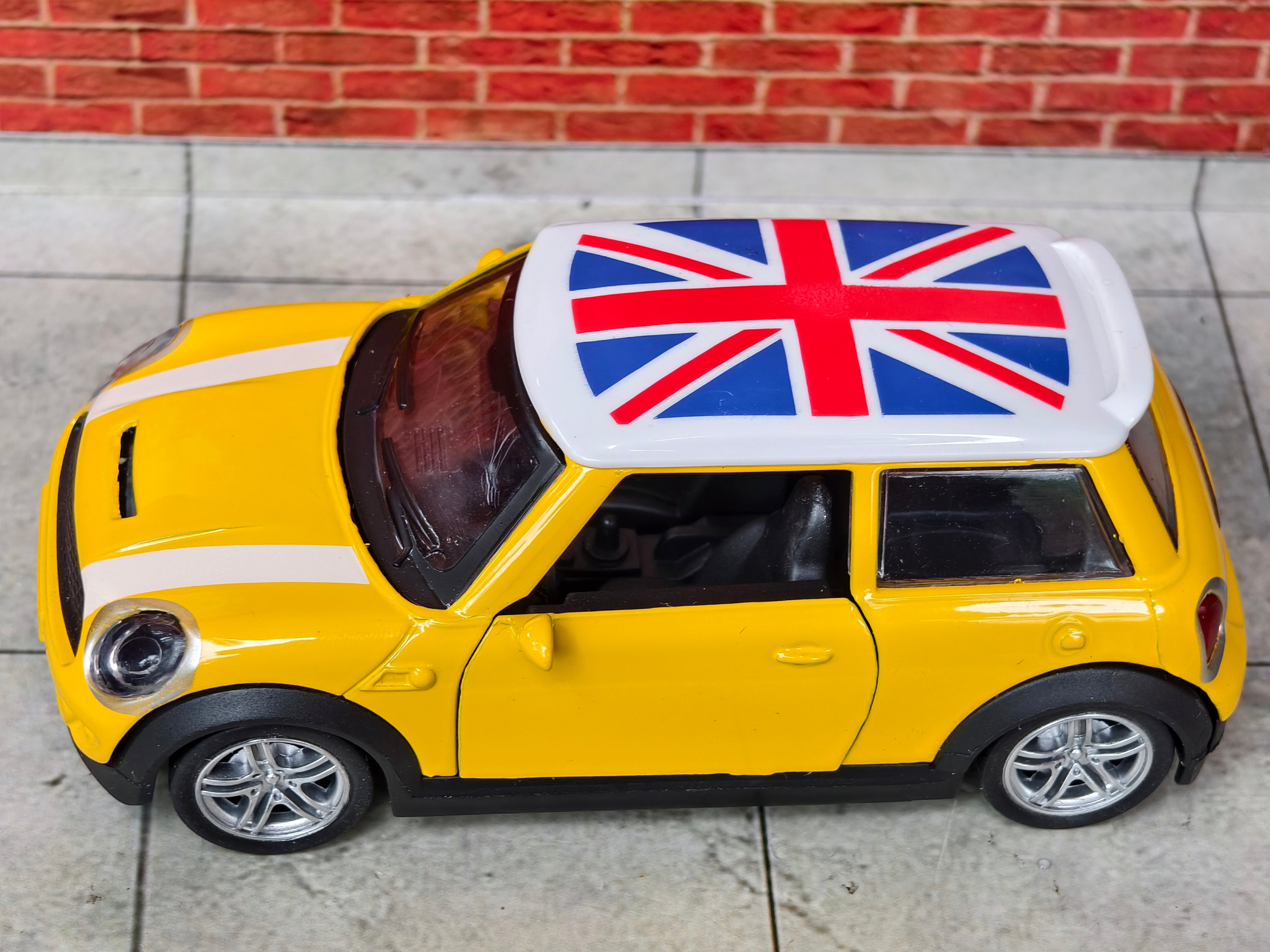 Mini Cooper S 1:32 Scale