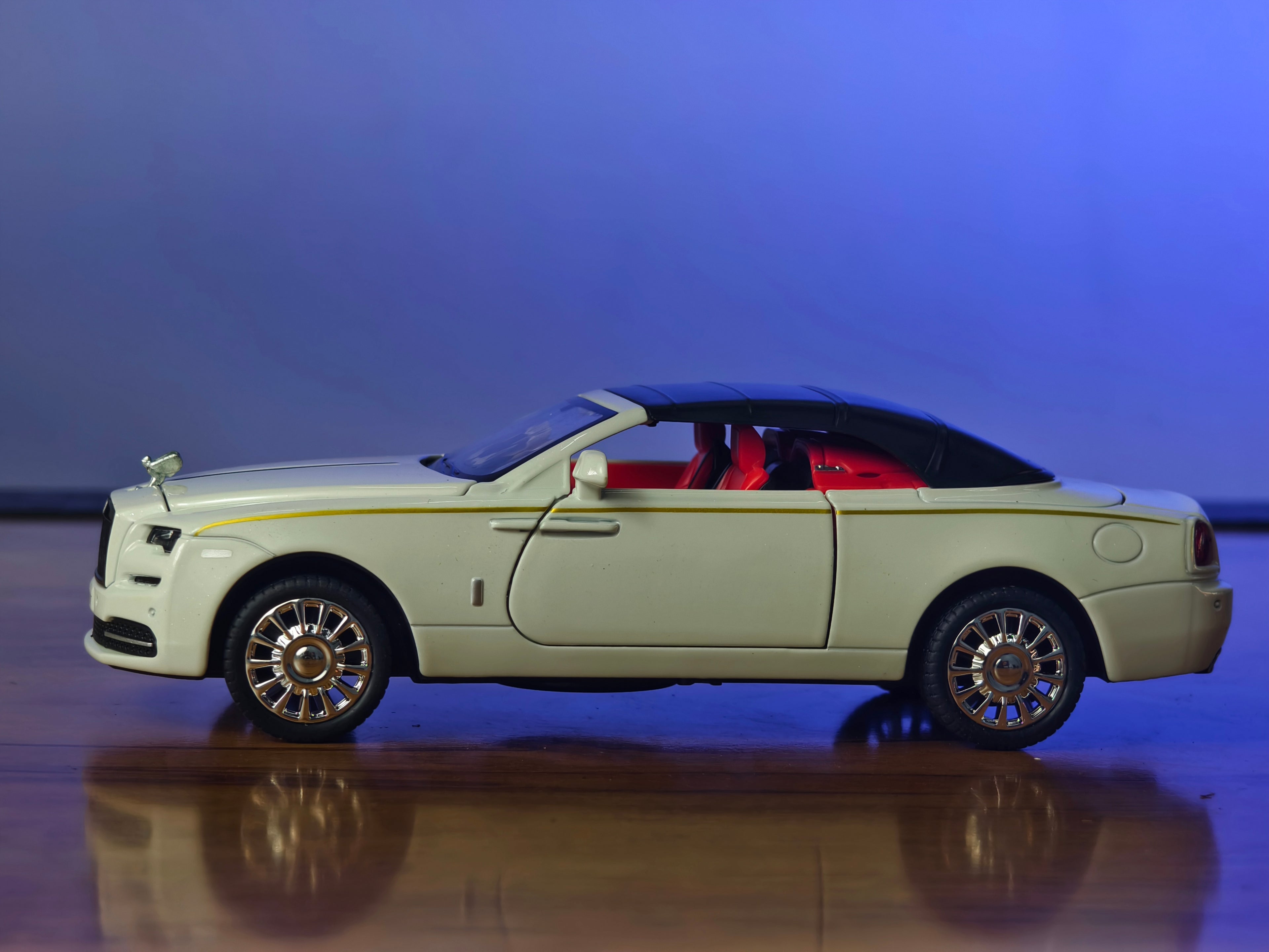 Rolls-Royce Dawn Convertible Black  1:32 Scale