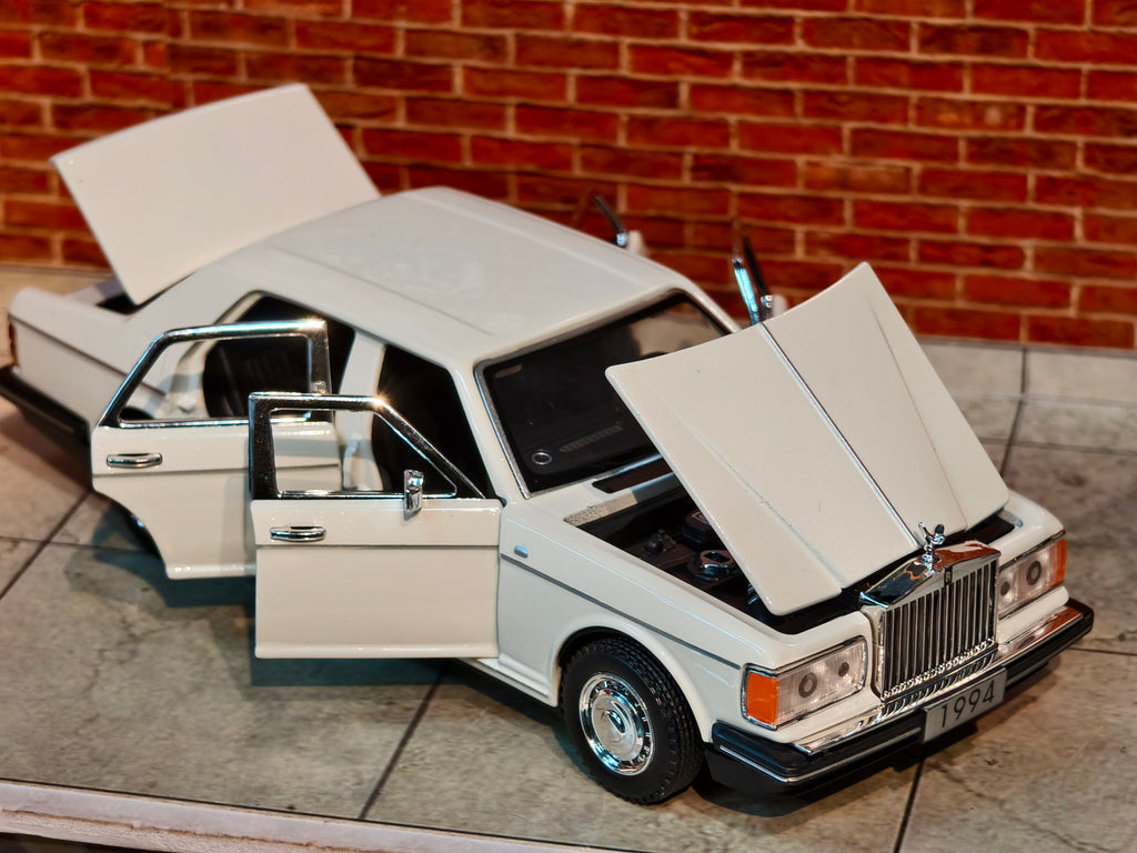 Classic Rolls Royce Silver Spur 1:32 Scale Premium Detailing