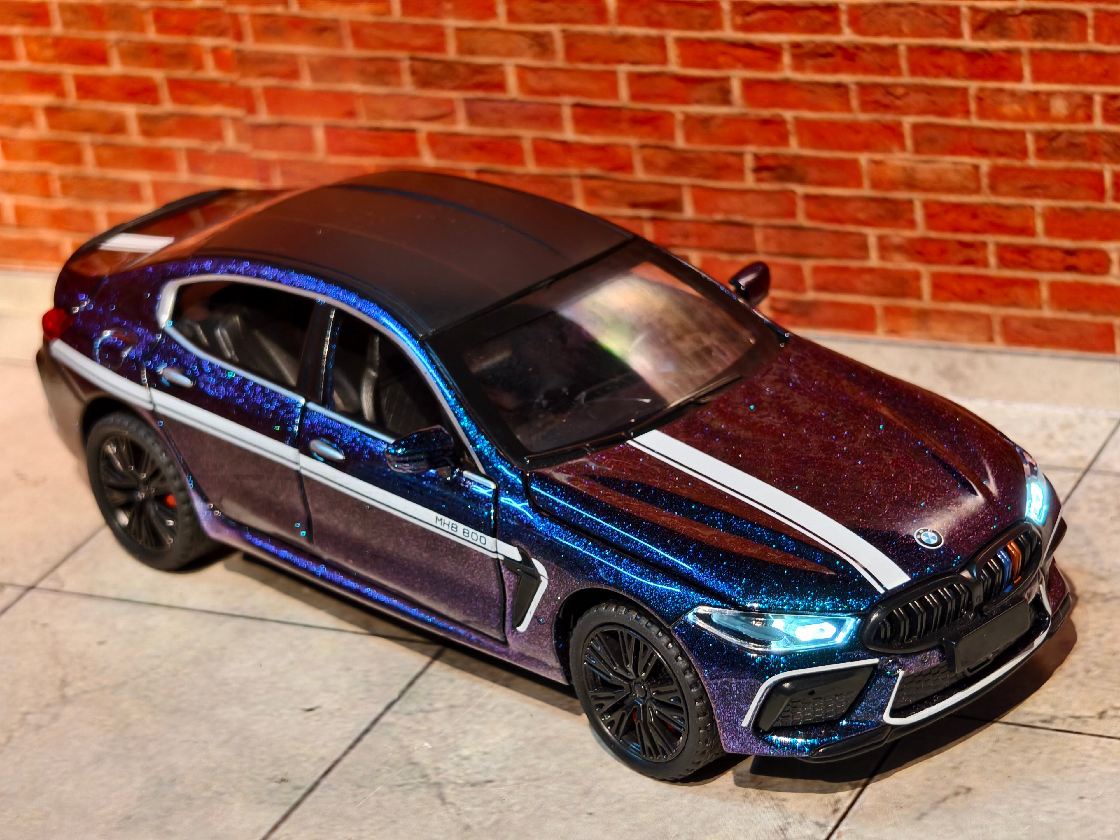 BMW M8 1:32 Scale Premium Detailing