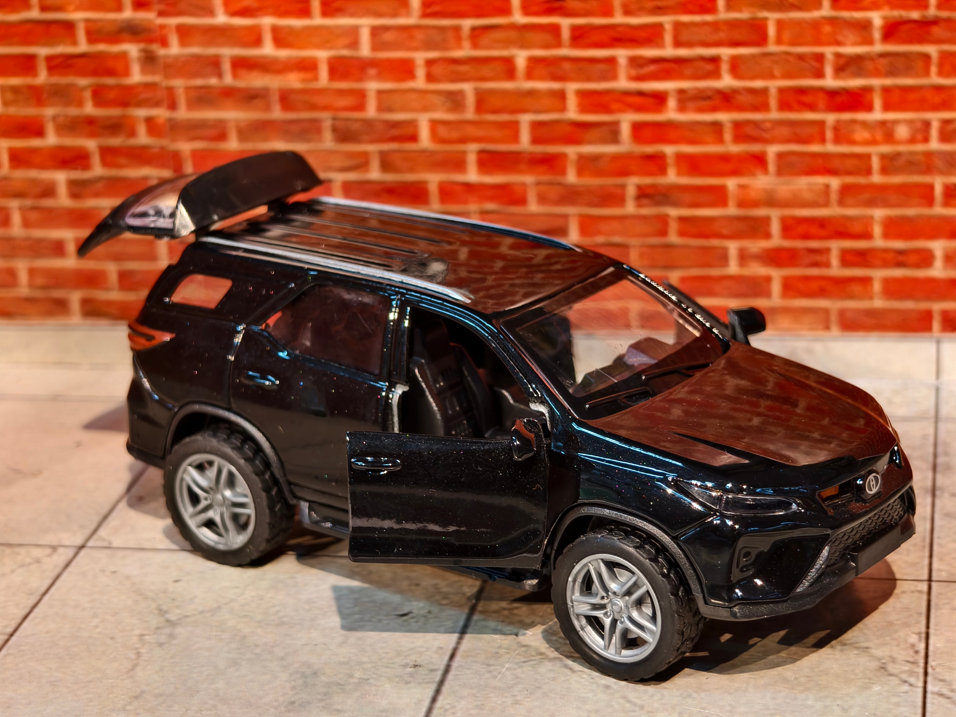 Fortuner 1:36 Scale 3 Door Openable with Light & Sound