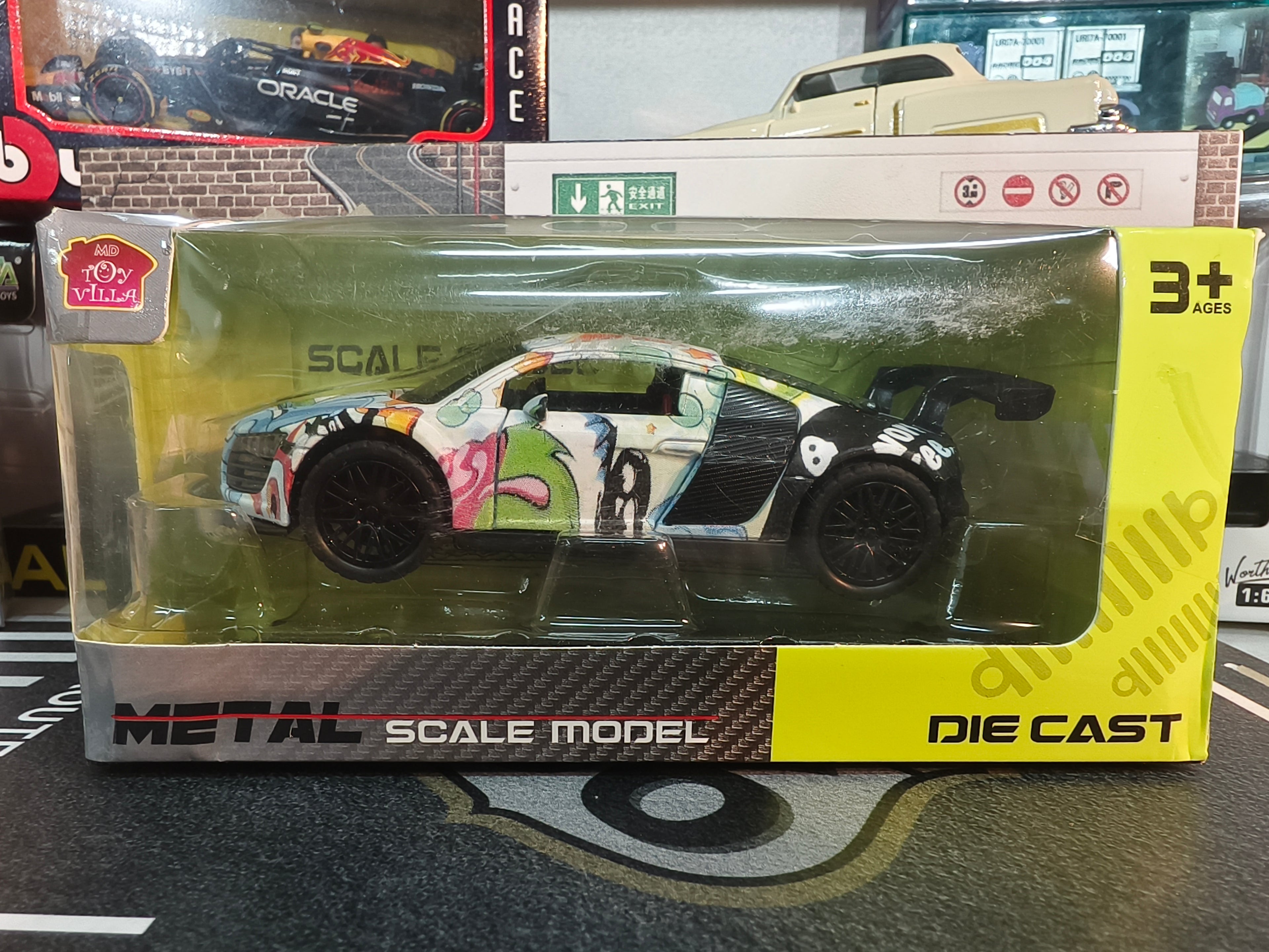 Graffiti Edition Diecast Car 1:36 Scale Box Piece with Light & Sound Simulation