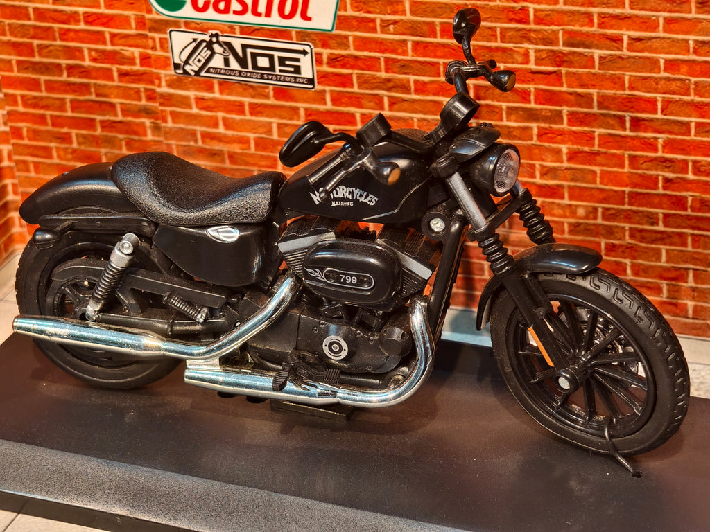 Harley-Davidson Sportster Iron 883 1:12 Scale