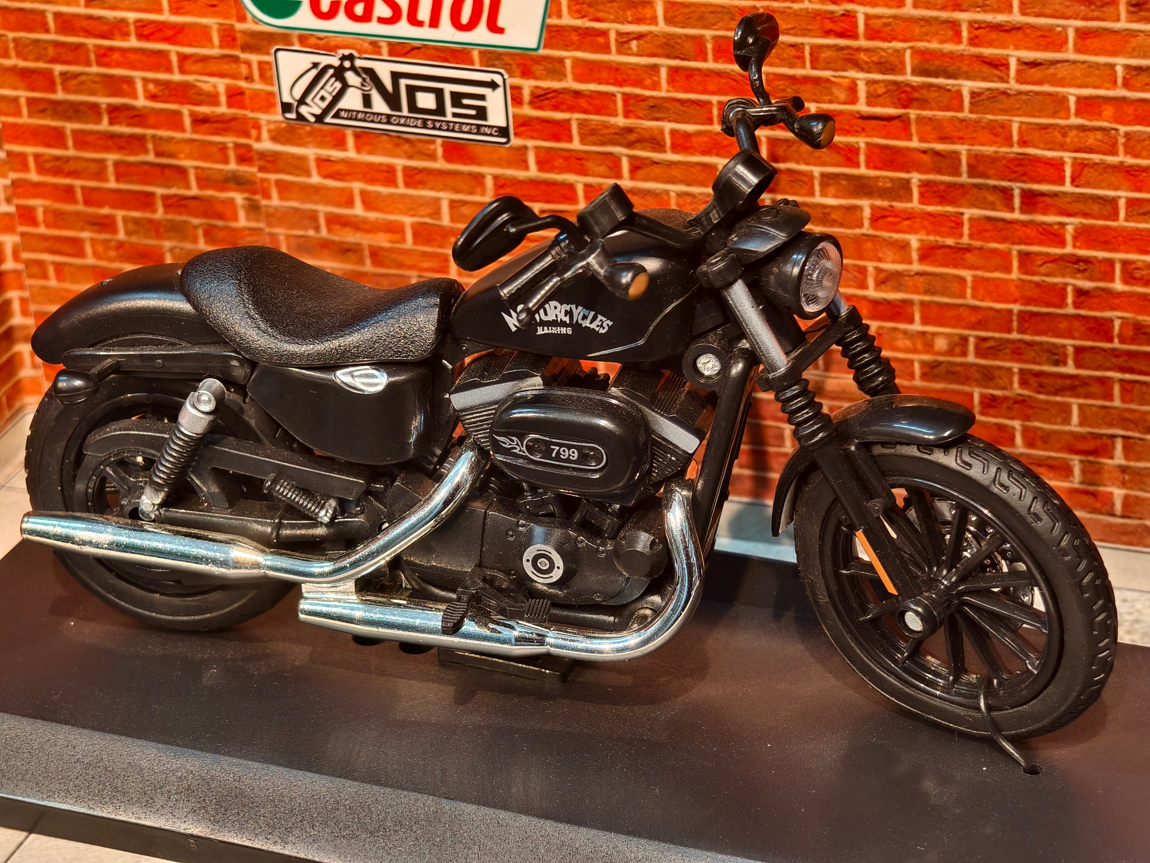 Harley-Davidson Sportster Iron 883 1:12 Scale