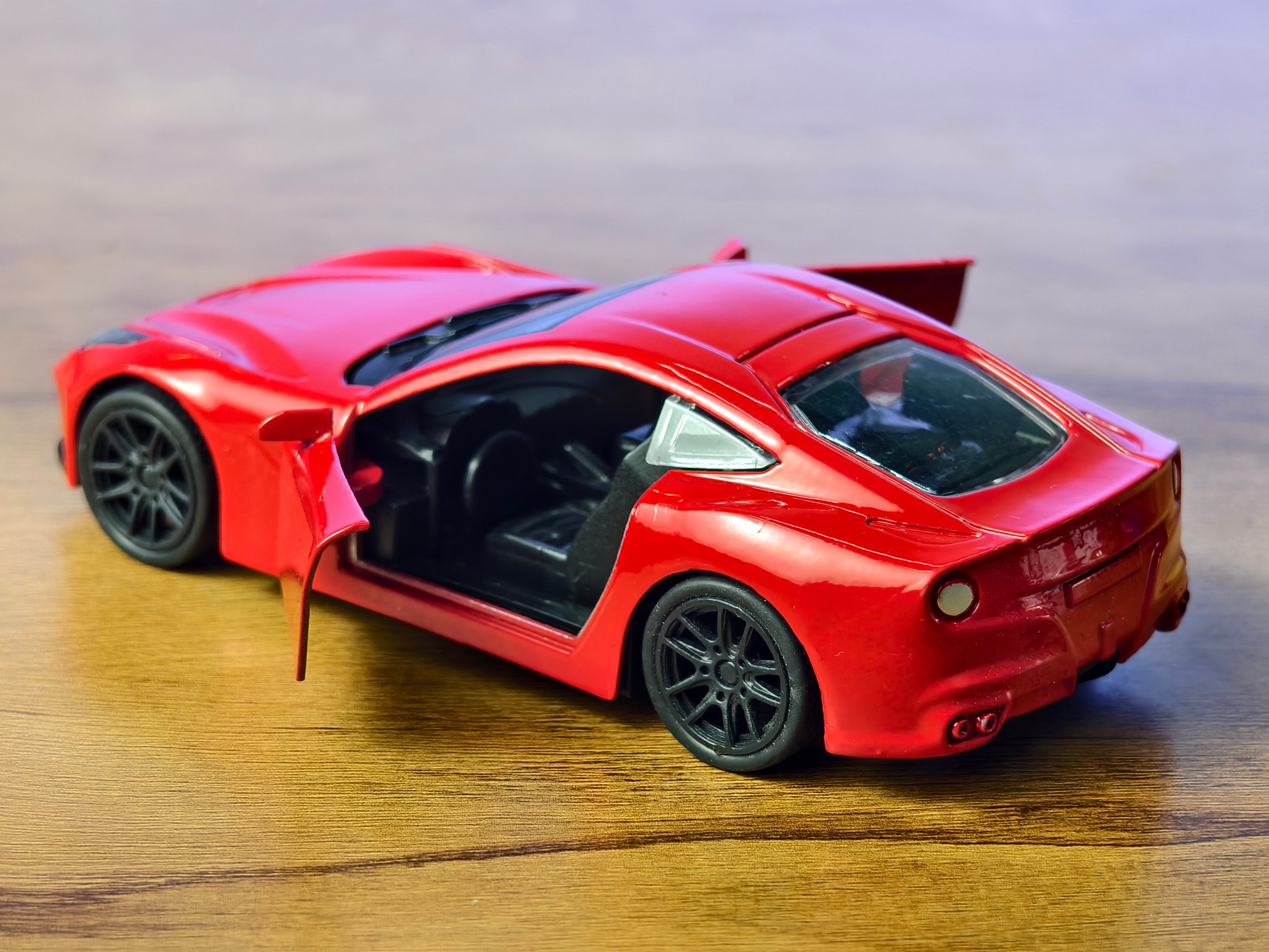 Ferrari 812 Superfast 1:43 Scale