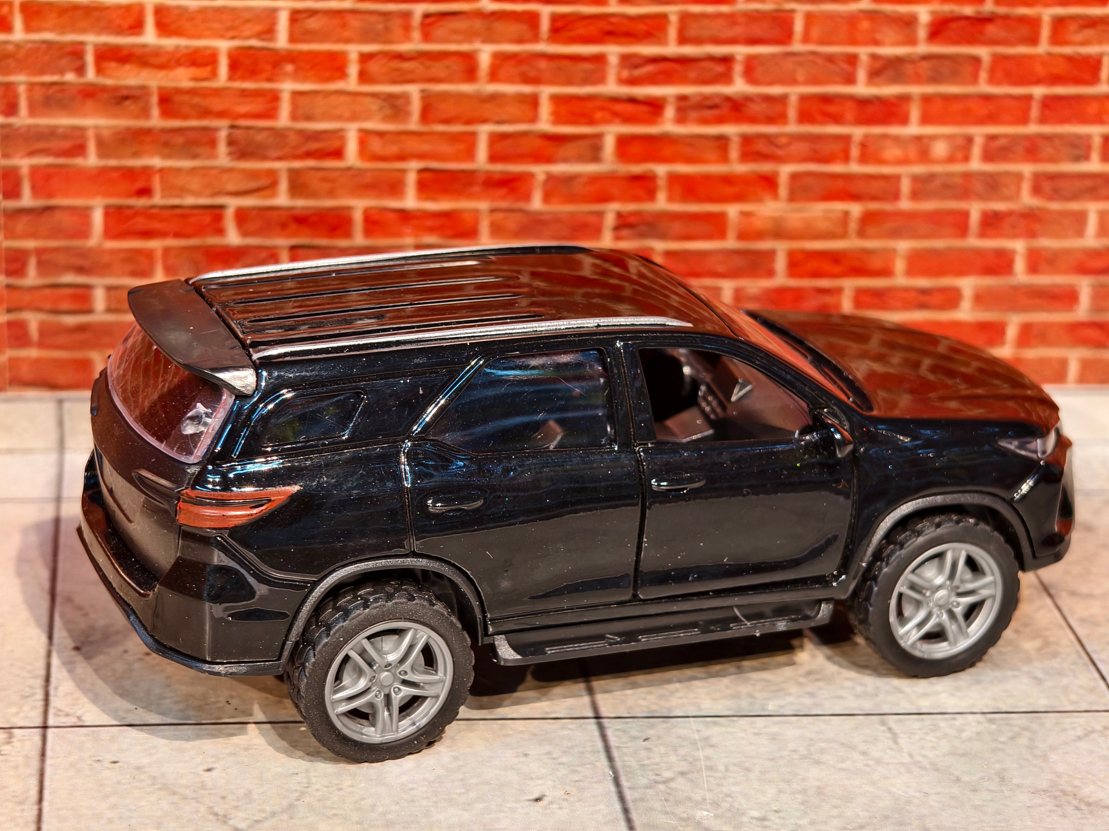 Fortuner 1:36 Scale 3 Door Openable with Light & Sound