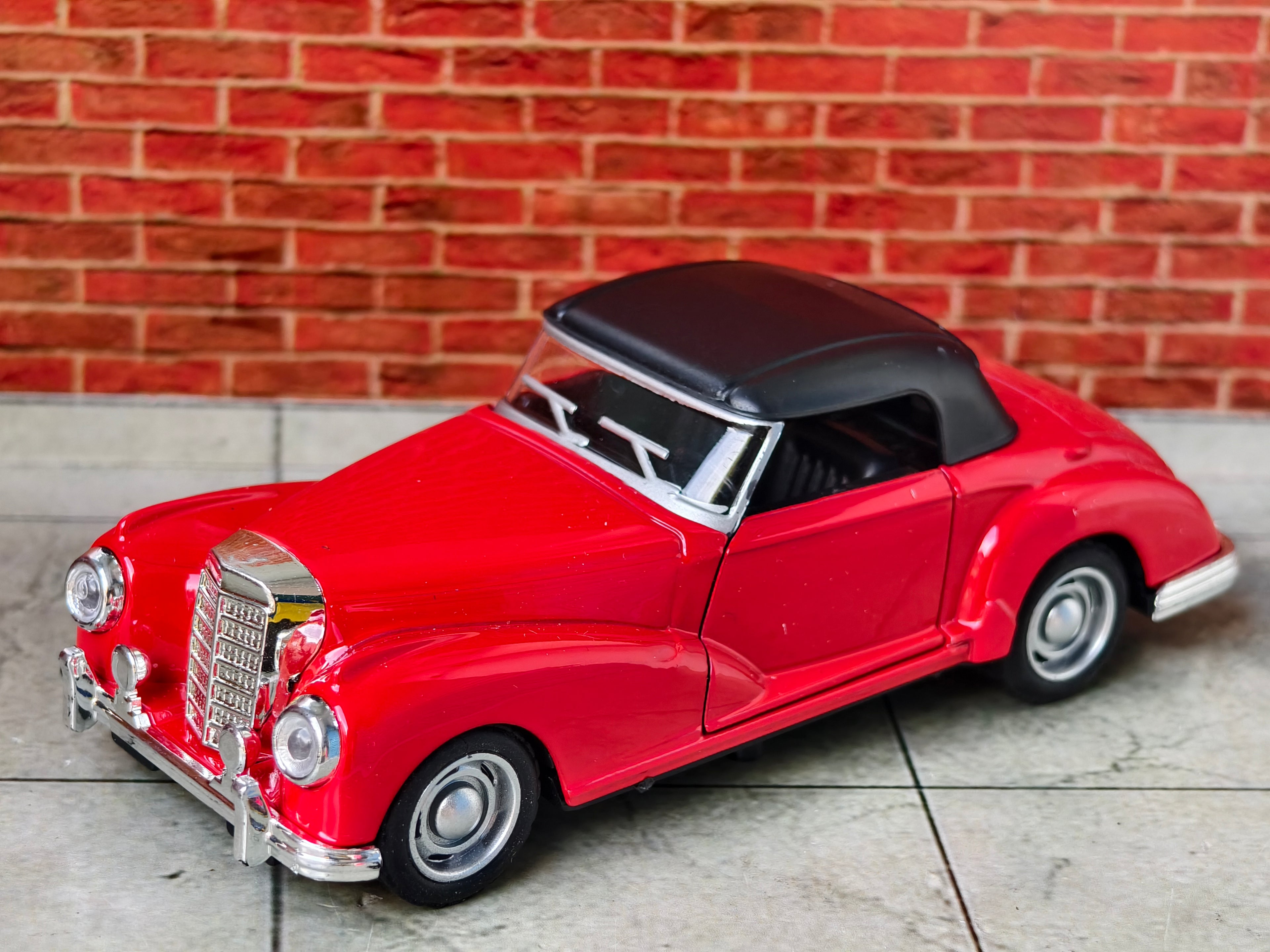 Mercedes Benz 300S Cabriolet 1:32 Scale