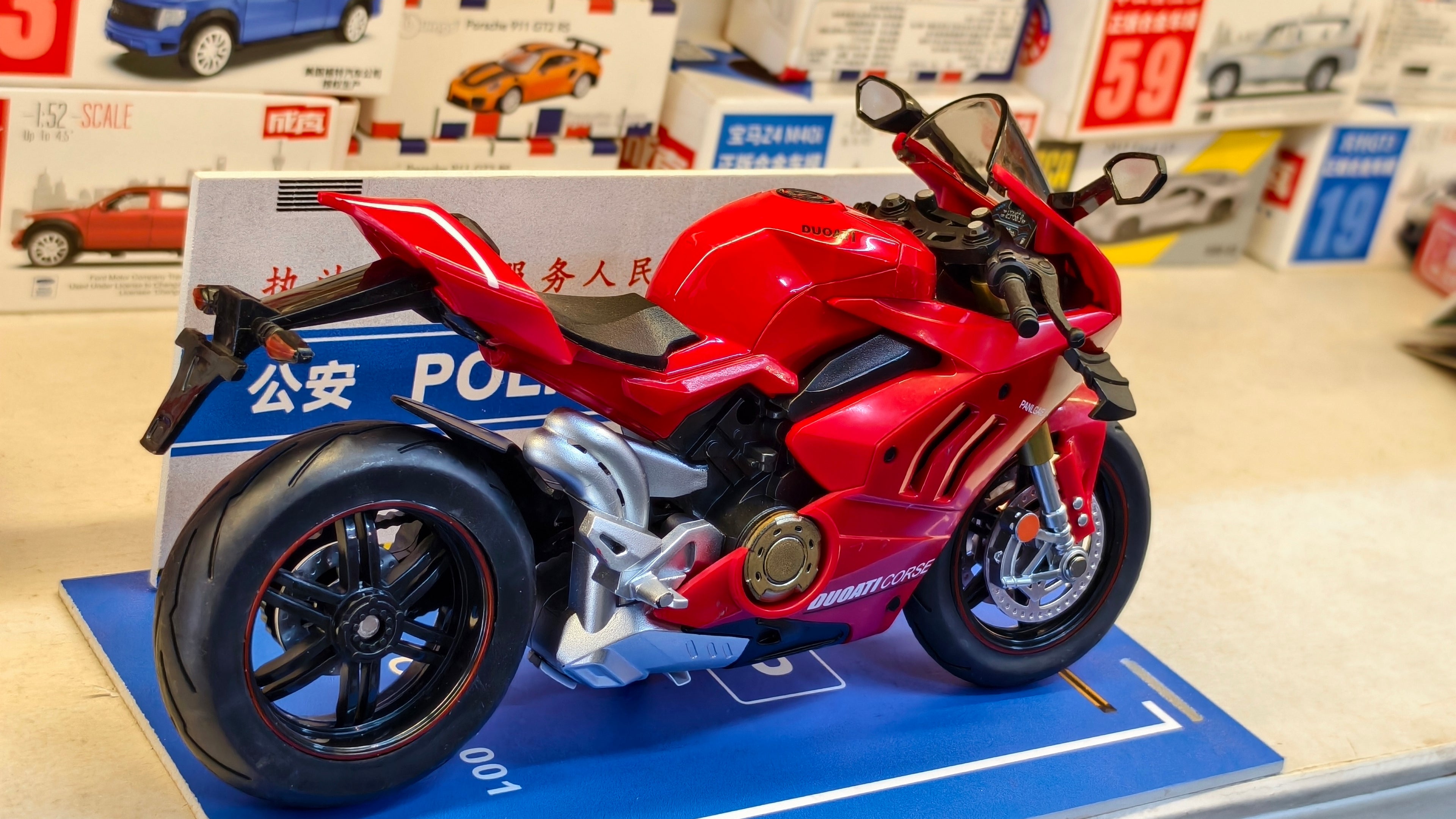Ducati Panigale V4 S Corse 1:9 Scale