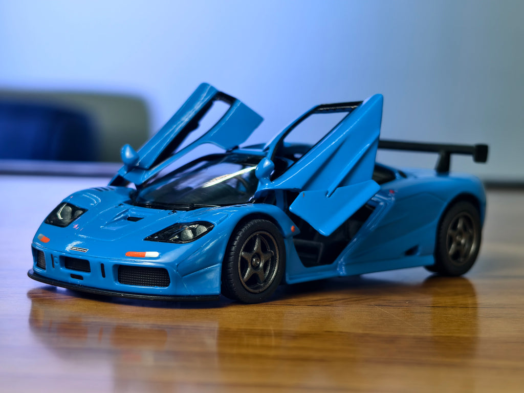 Kinsmart Official Licensed 1995 McLaren F1 GTR 1:34 Scale