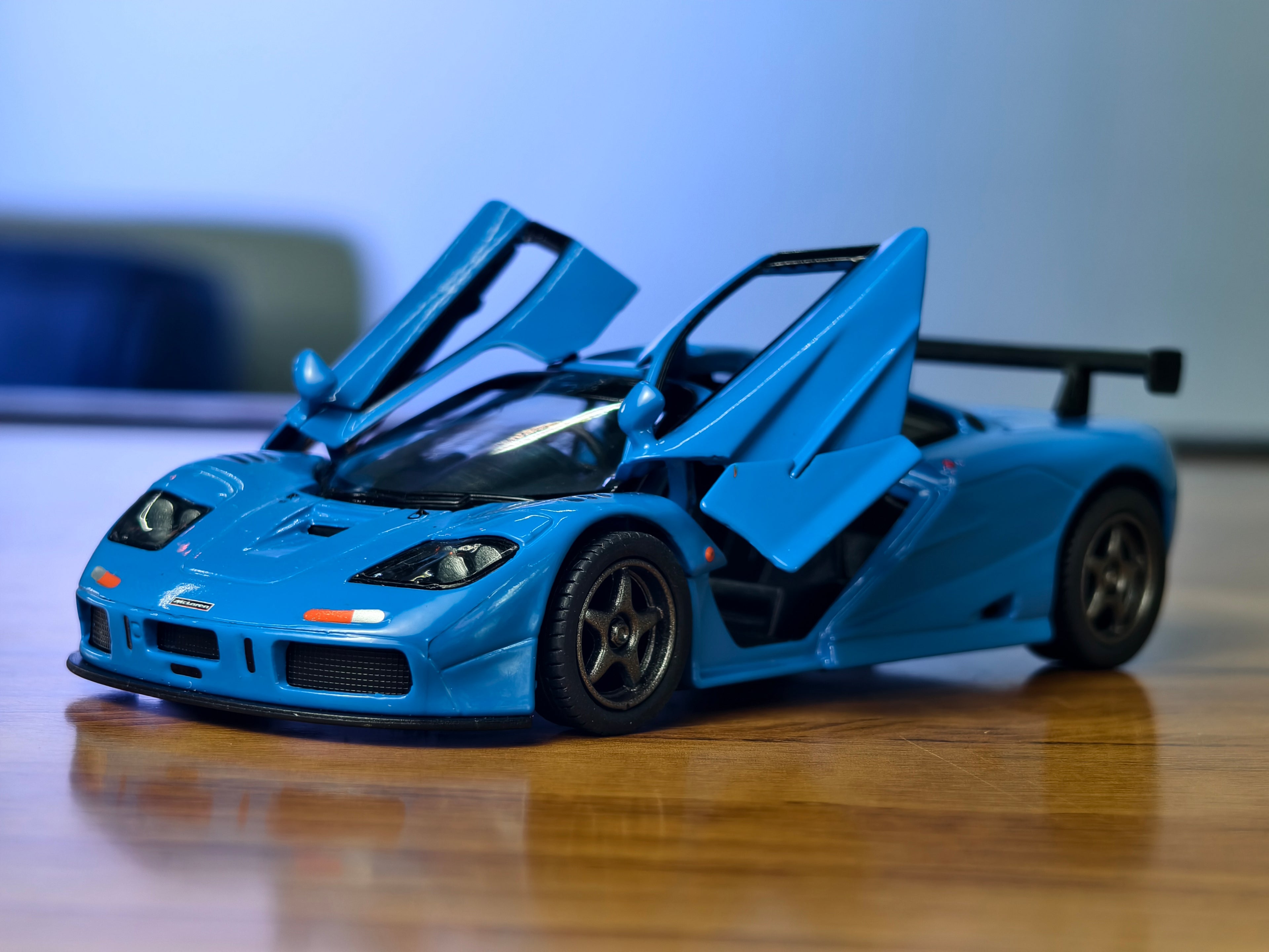 Kinsmart Official Licensed 1995 McLaren F1 GTR 1:34 Scale