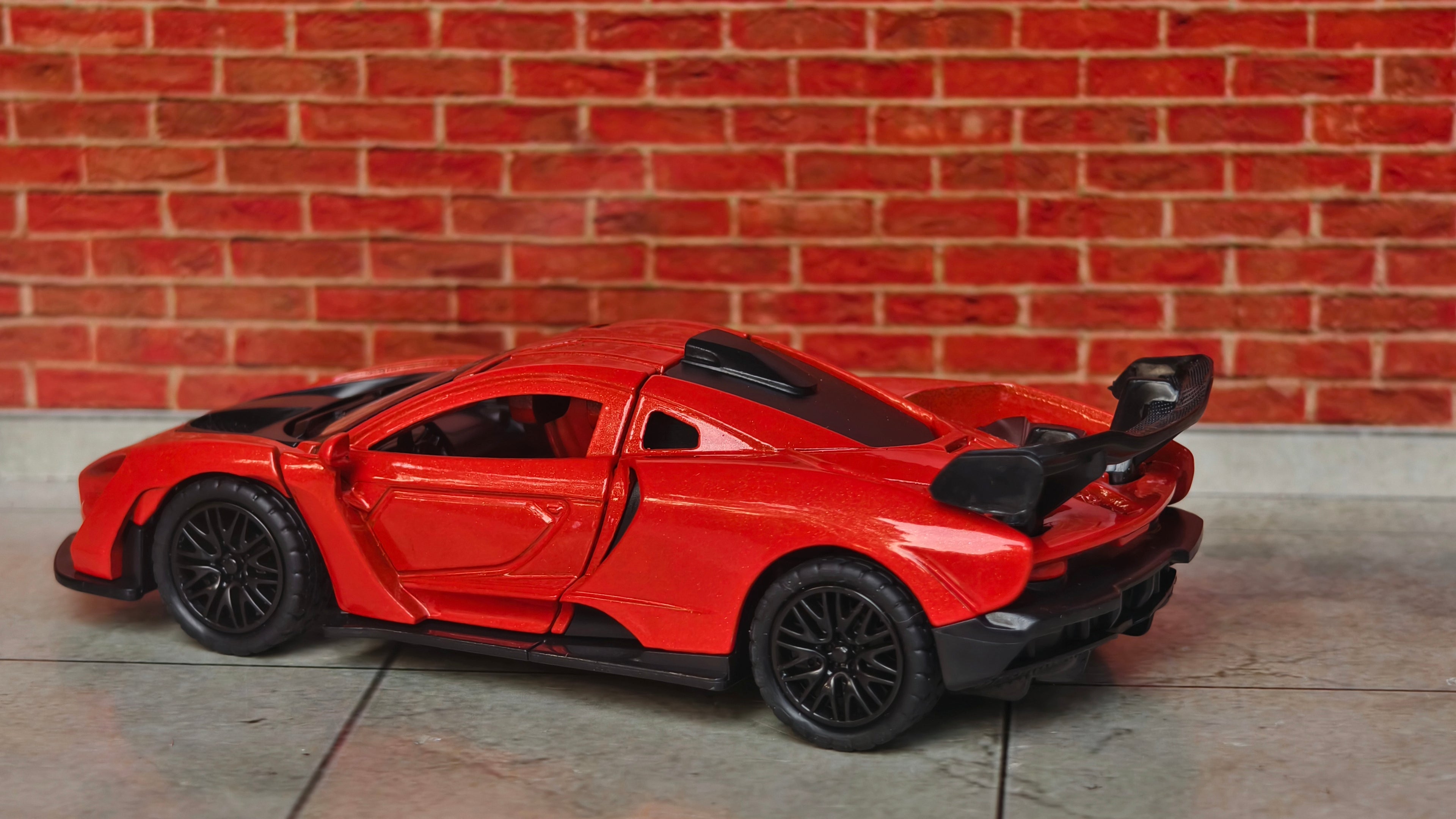 McLaren Senna 1:36 Scale