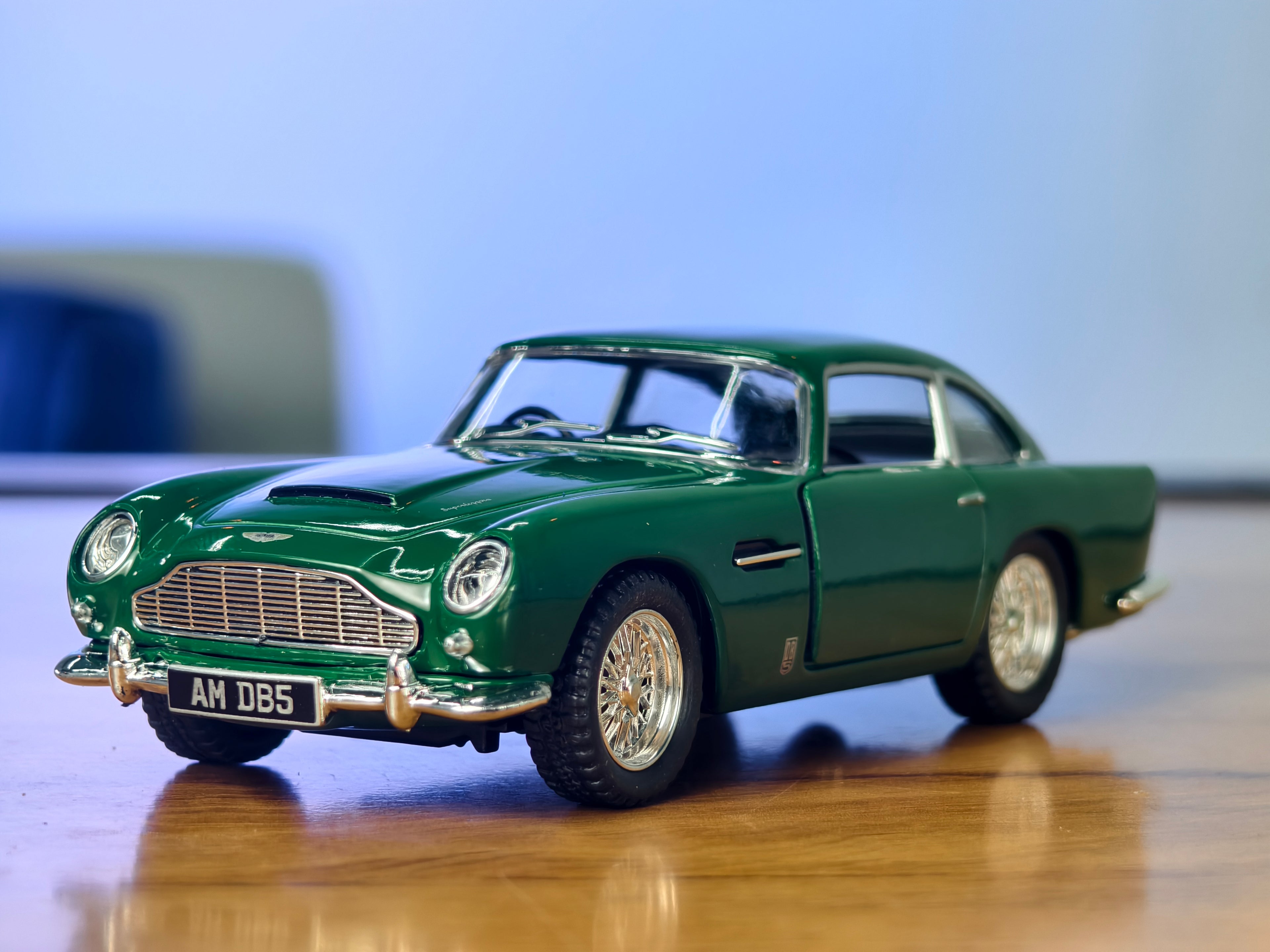Kinsmart Official Licensed Aston Martin DB5 1:38 Scale Classic Car