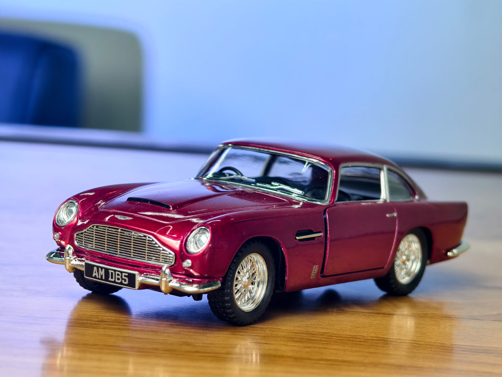 Kinsmart Official Licensed Aston Martin DB5 1:38 Scale Classic Car