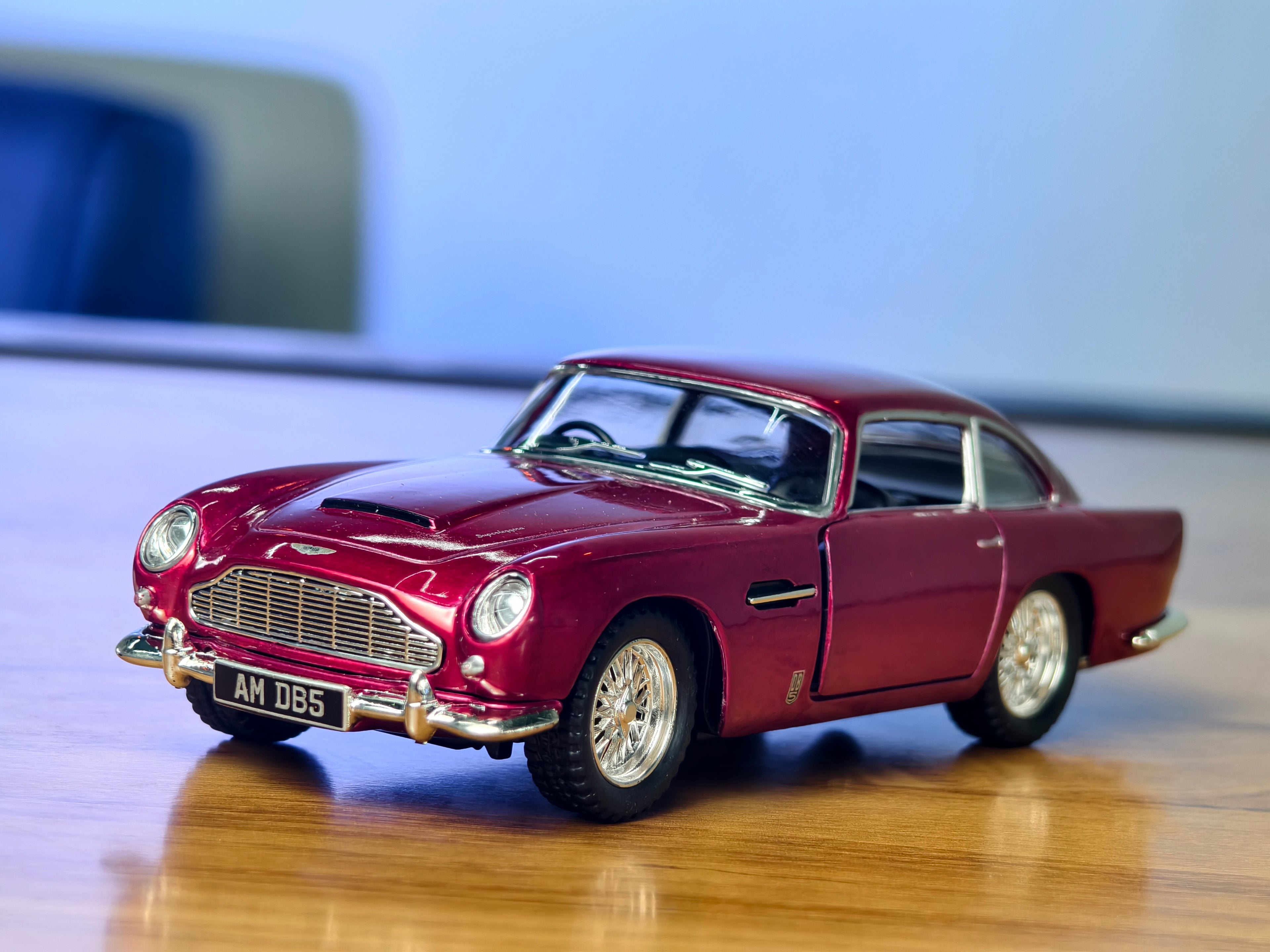 Kinsmart Official Licensed Aston Martin DB5 1:38 Scale Classic Car
