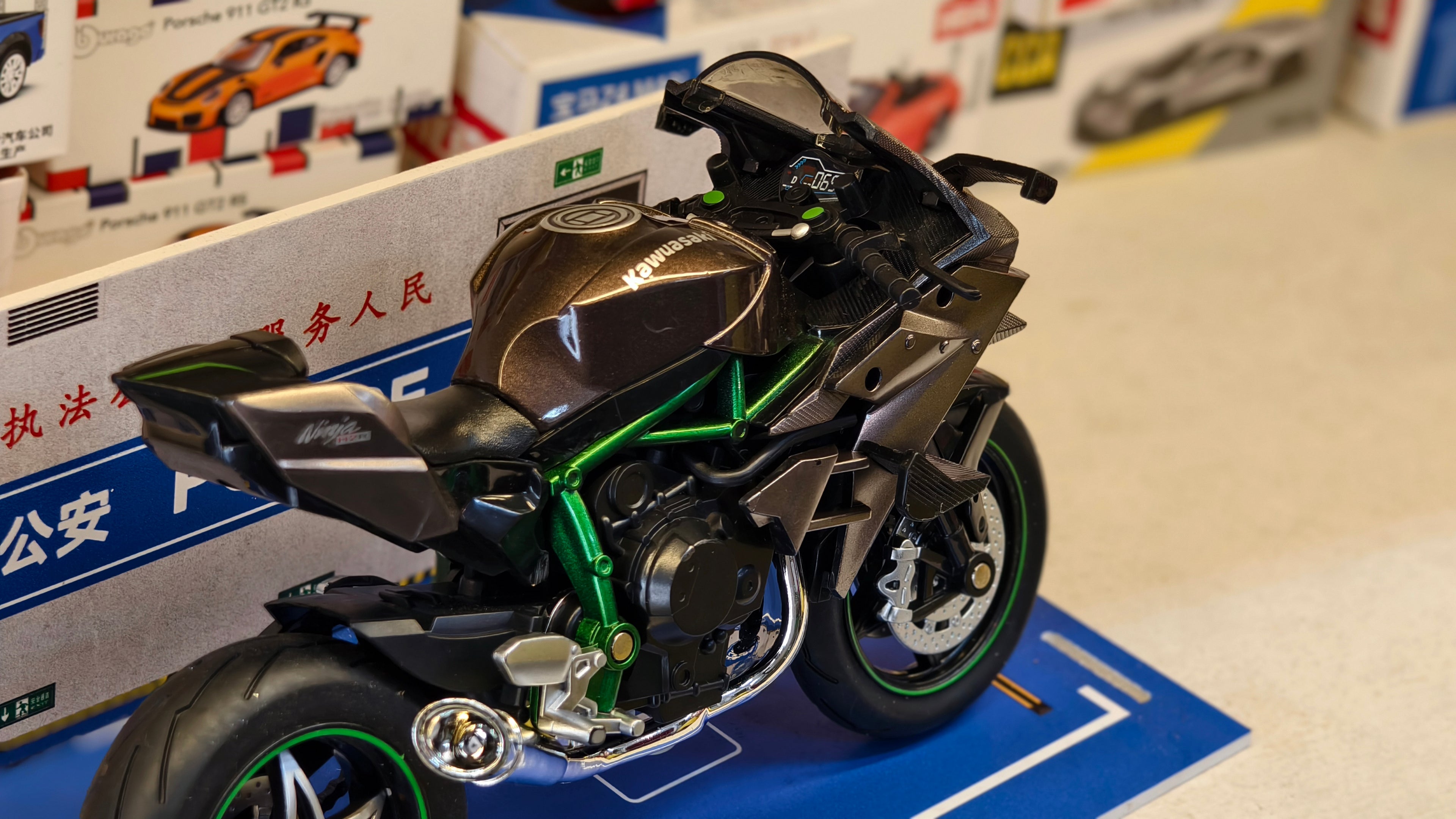 Kawasaki Ninja H2R 1:9 Scale