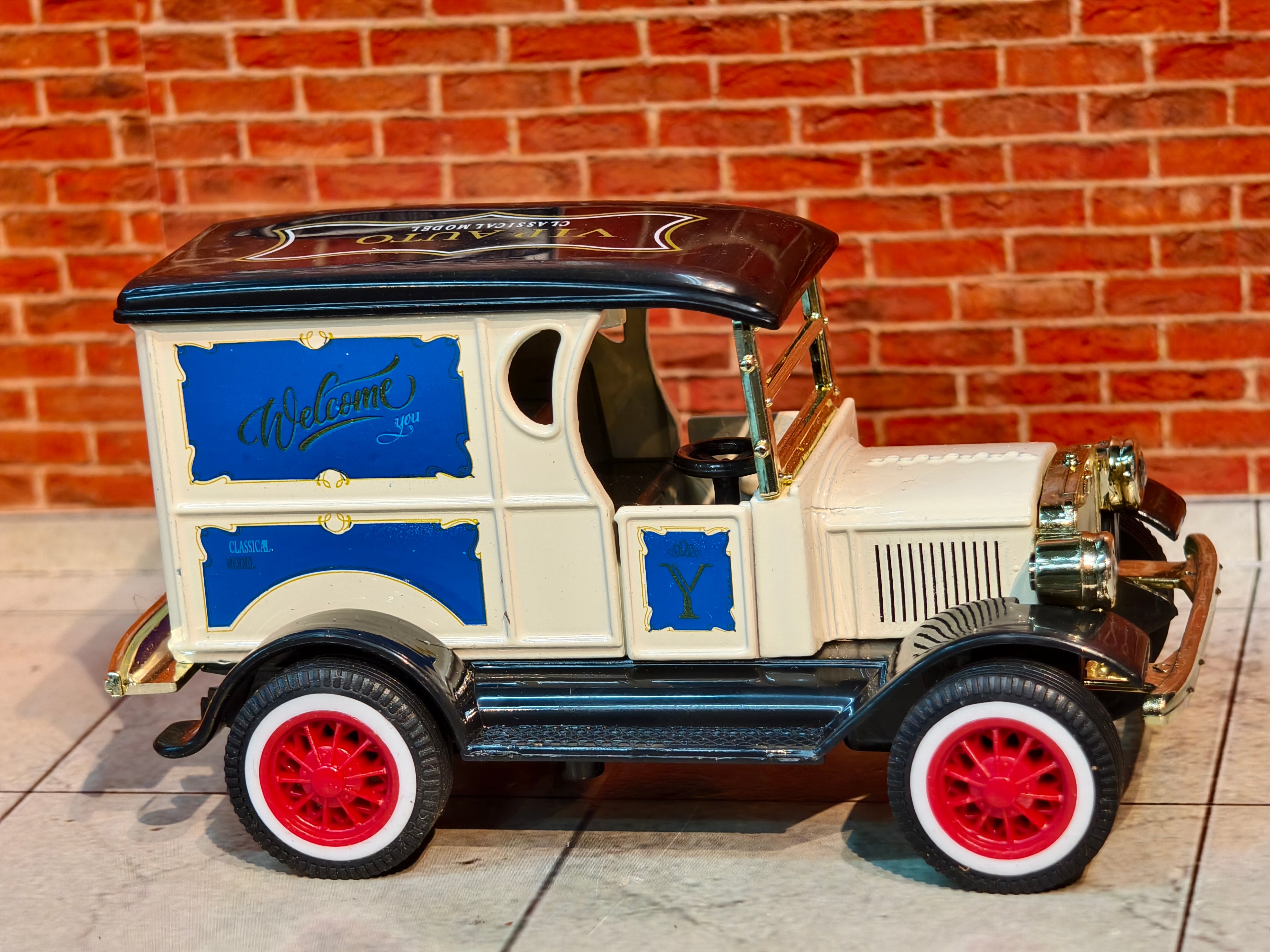 Vintage Ford Model T Delivery Van Diecast 1:36 Scale Model Car – Classic Retro Collectible