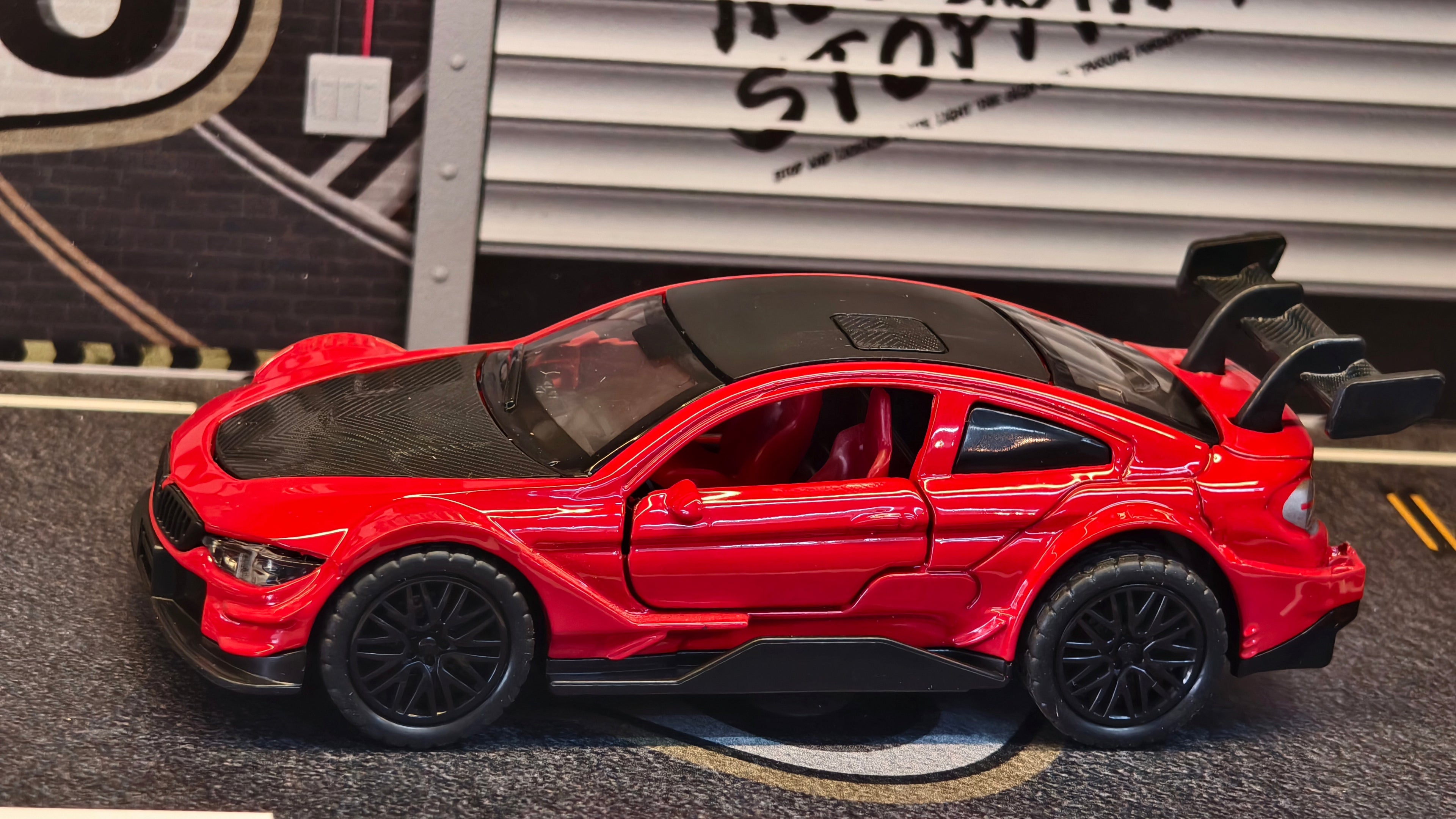 BMW M4 (F82) Widebody 1:36 Scal Premium Detailing